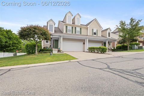 Photo of 731 E Bluff Court, Rochester Hills, MI 48307 (MLS # 61001459)