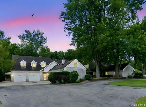 Photo of 3215 Edgevale Drive, Lambertville, MI 48144 (MLS # 60930124)