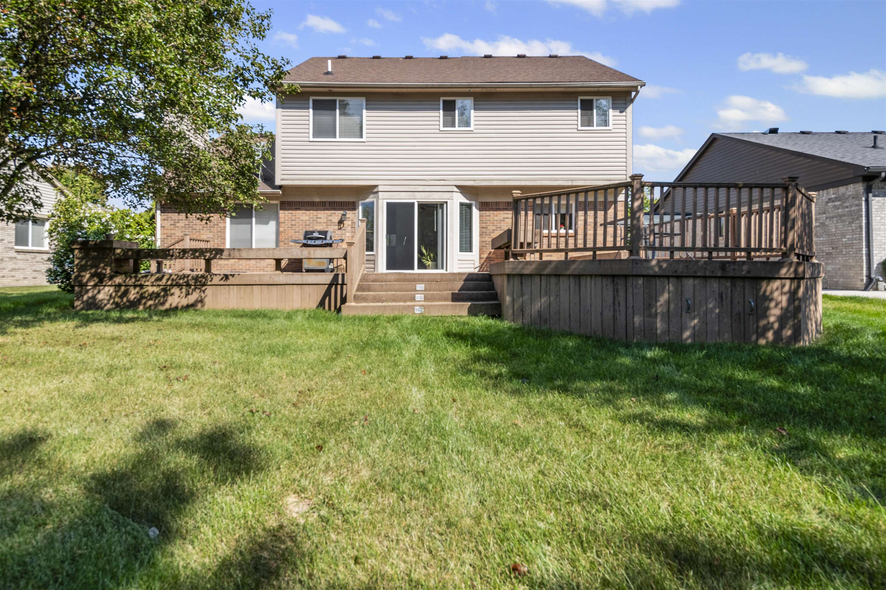 Clinton Township, Michigan 48036, United States, 3 Bedrooms Bedrooms, ,3 BathroomsBathrooms,Residential,Pending,210342