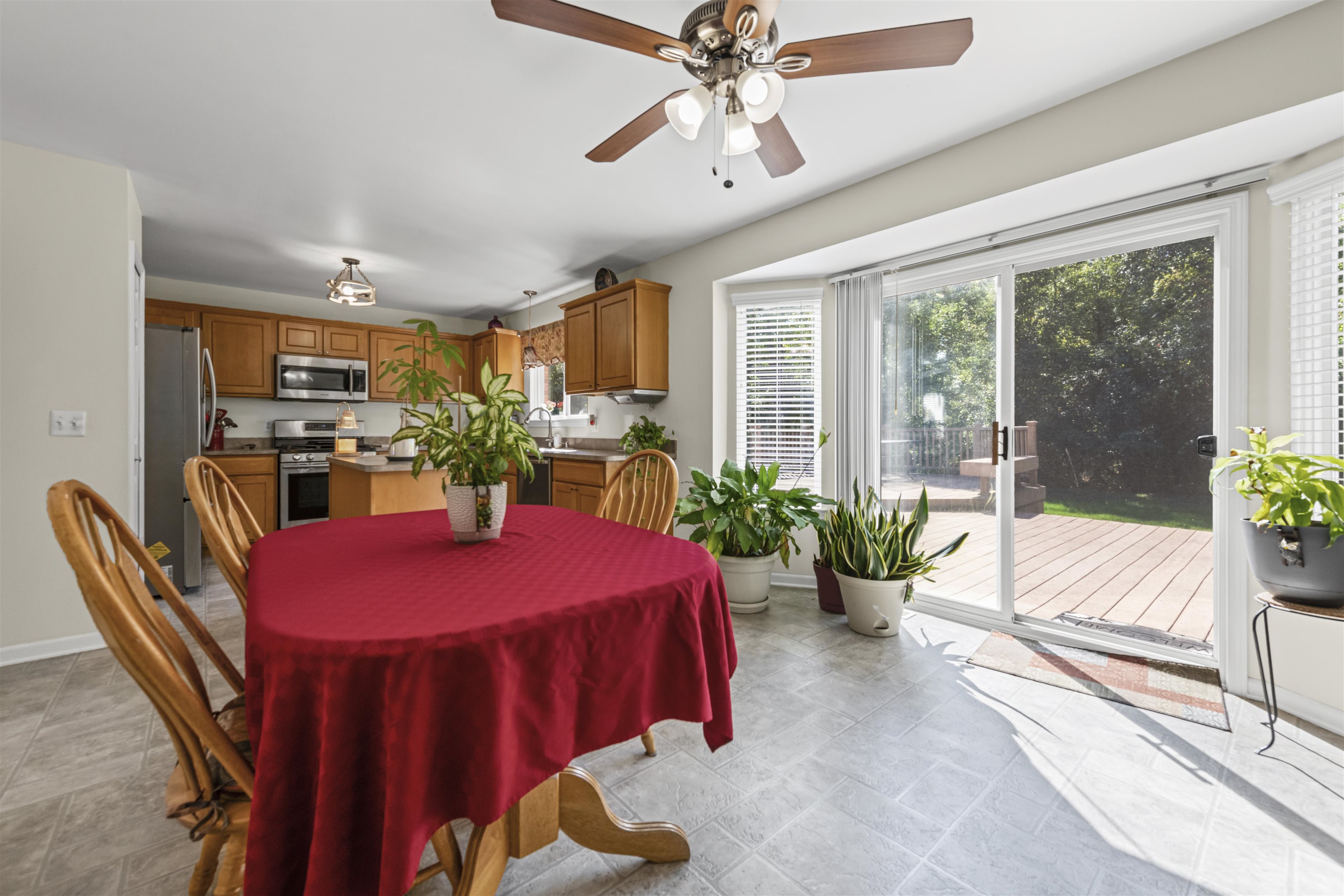 Clinton Township, Michigan 48036, United States, 3 Bedrooms Bedrooms, ,3 BathroomsBathrooms,Residential,Pending,210342