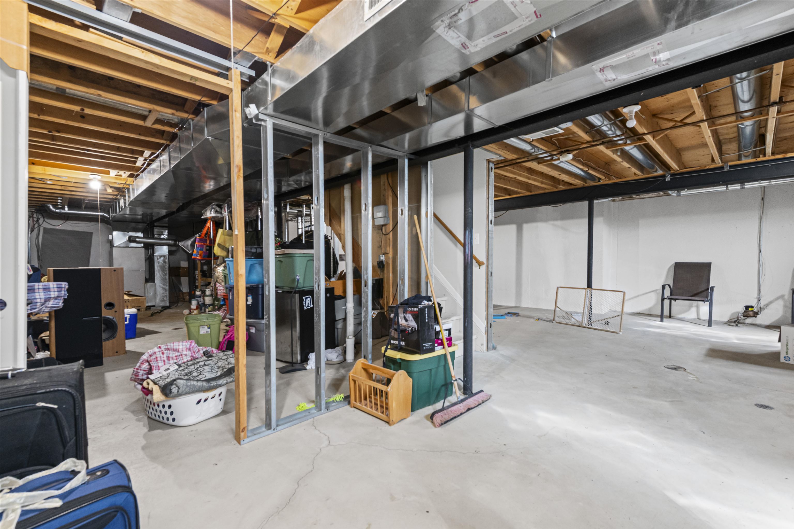 Clinton Township, Michigan 48036, United States, 3 Bedrooms Bedrooms, ,3 BathroomsBathrooms,Residential,Pending,210342