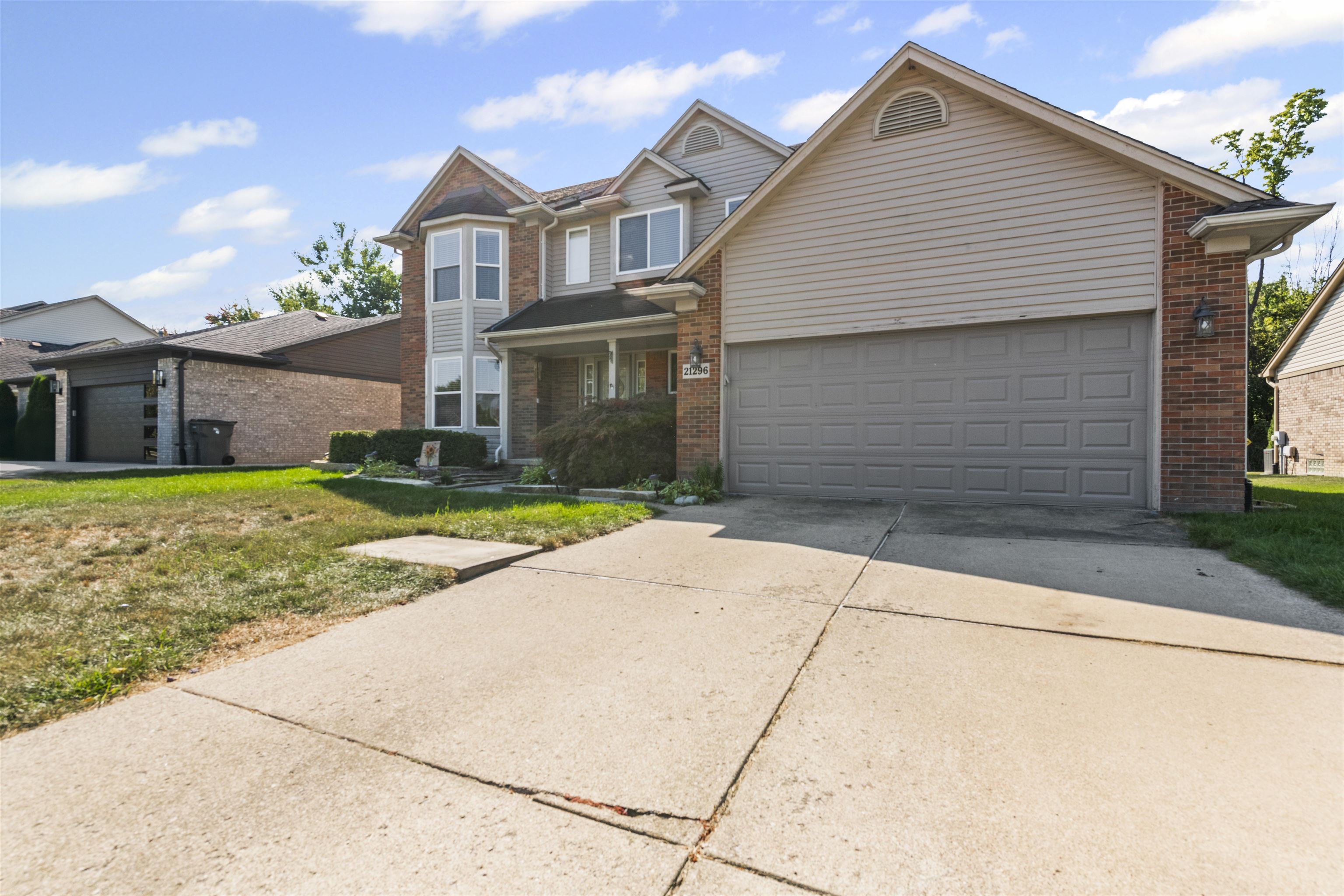 Clinton Township, Michigan 48036, United States, 3 Bedrooms Bedrooms, ,3 BathroomsBathrooms,Residential,Pending,210342