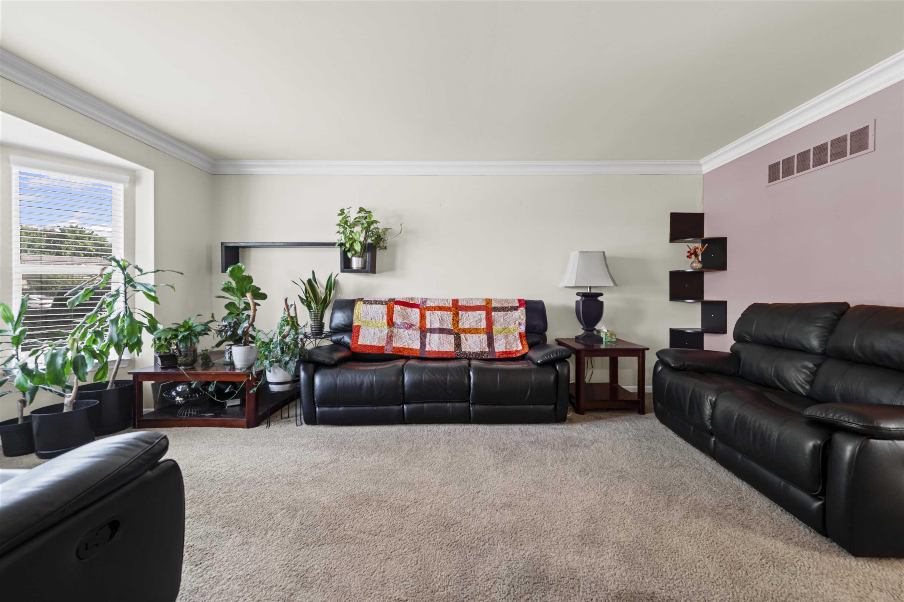 Clinton Township, Michigan 48036, United States, 3 Bedrooms Bedrooms, ,3 BathroomsBathrooms,Residential,Pending,210342