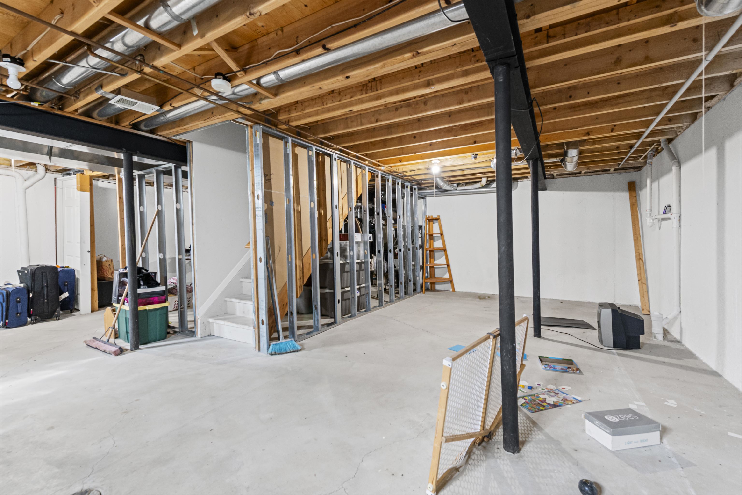 Clinton Township, Michigan 48036, United States, 3 Bedrooms Bedrooms, ,3 BathroomsBathrooms,Residential,Pending,210342