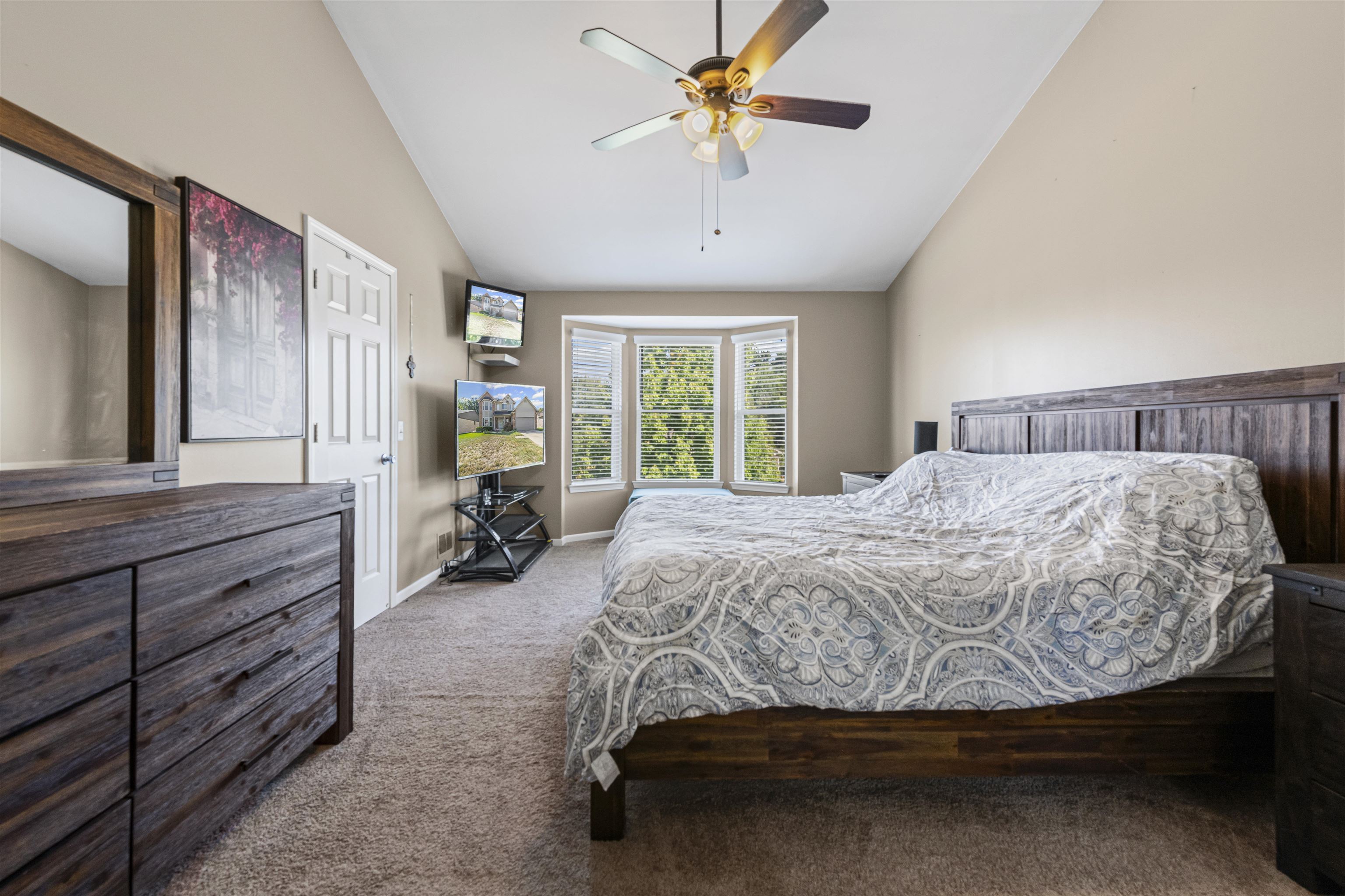 Clinton Township, Michigan 48036, United States, 3 Bedrooms Bedrooms, ,3 BathroomsBathrooms,Residential,Pending,210342