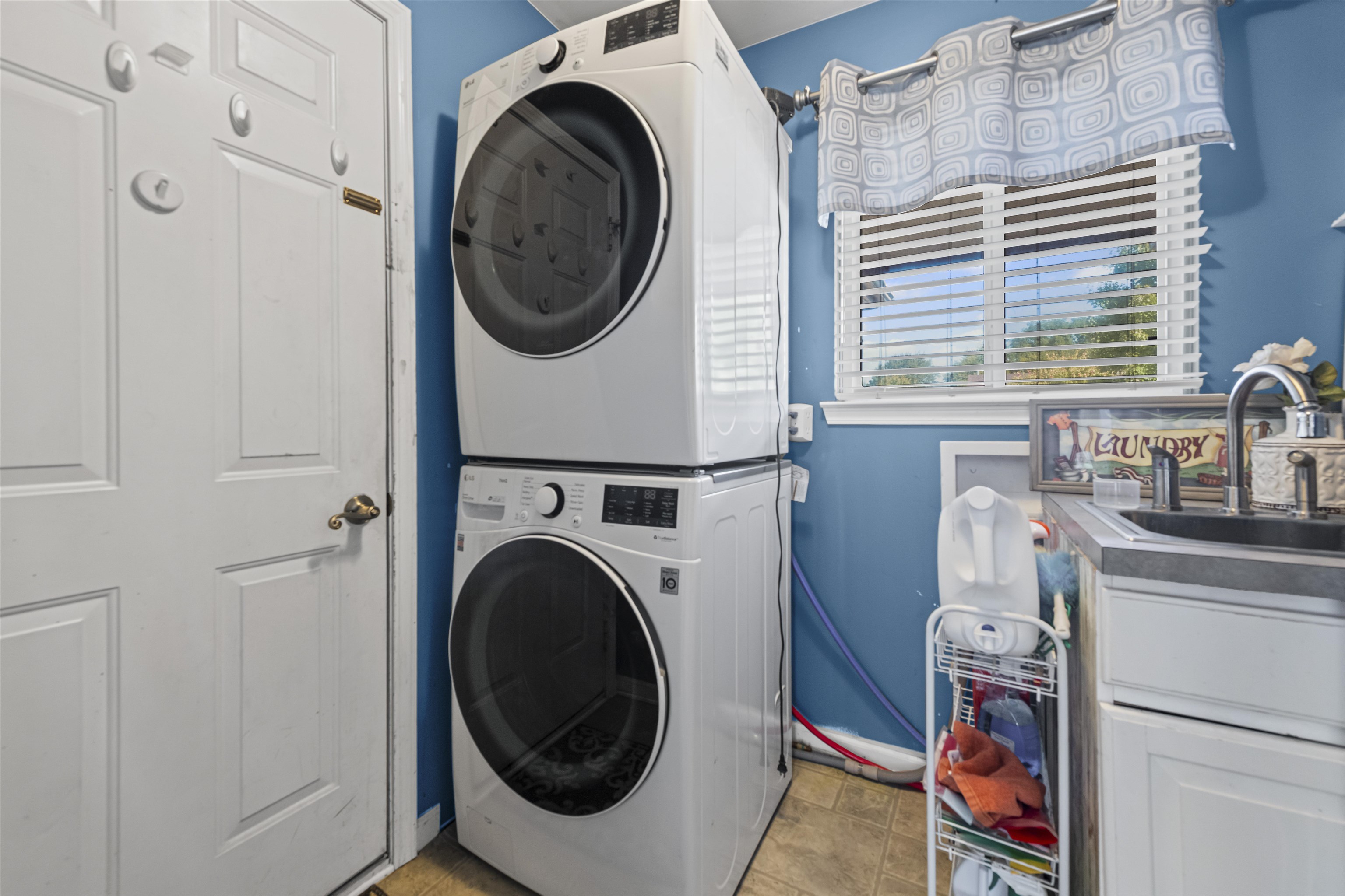 Clinton Township, Michigan 48036, United States, 3 Bedrooms Bedrooms, ,3 BathroomsBathrooms,Residential,Pending,210342