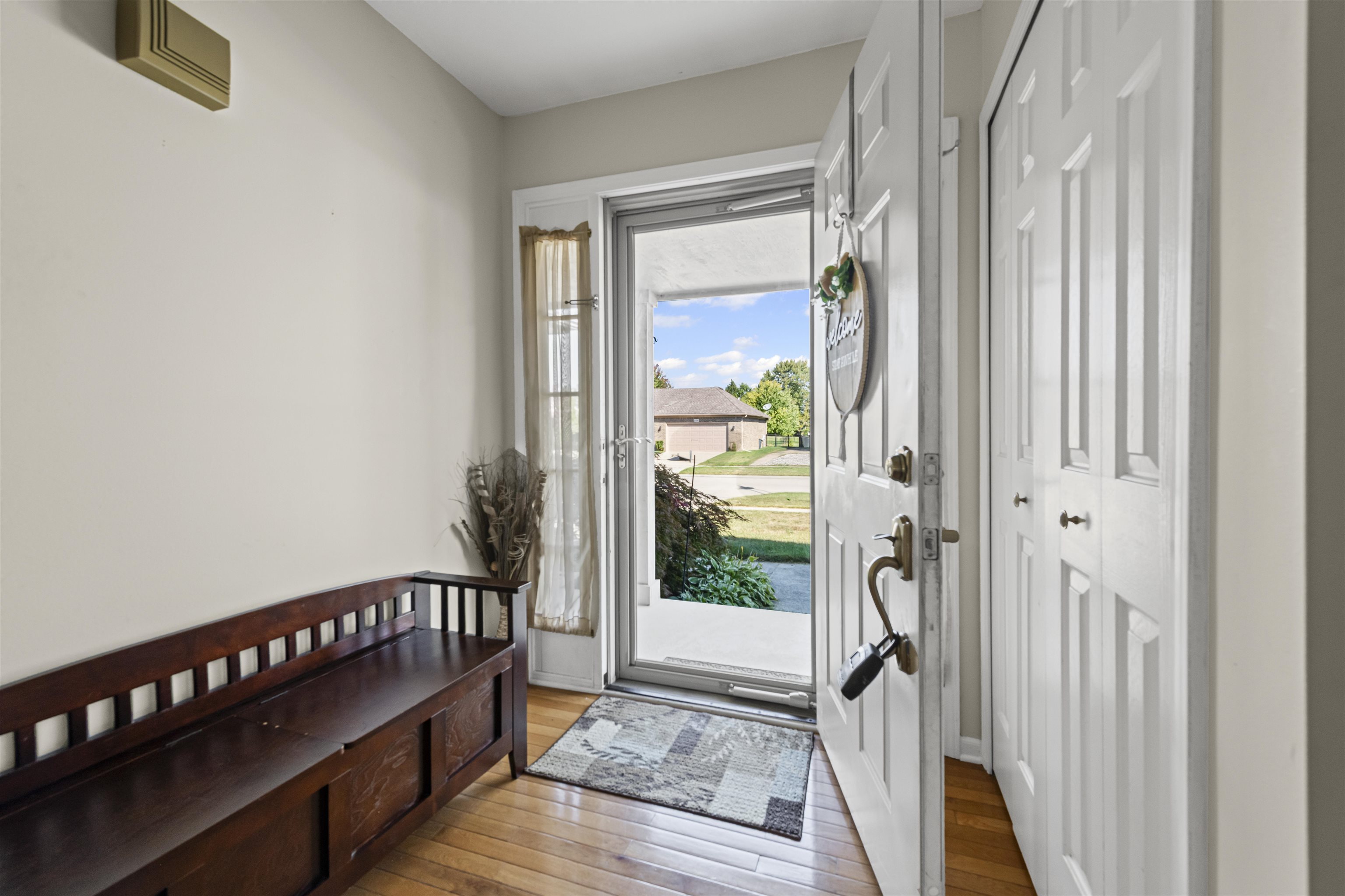 Clinton Township, Michigan 48036, United States, 3 Bedrooms Bedrooms, ,3 BathroomsBathrooms,Residential,Pending,210342