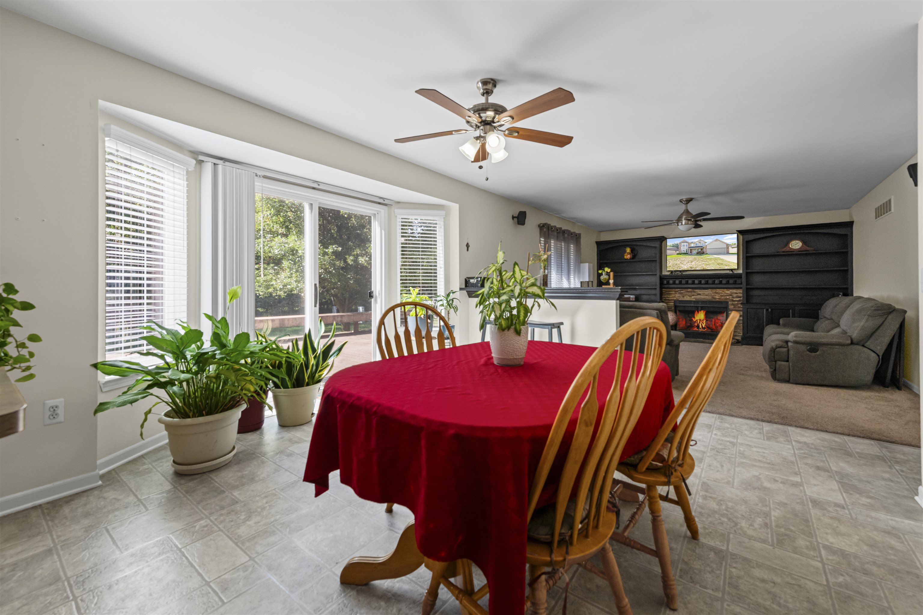 Clinton Township, Michigan 48036, United States, 3 Bedrooms Bedrooms, ,3 BathroomsBathrooms,Residential,Pending,210342