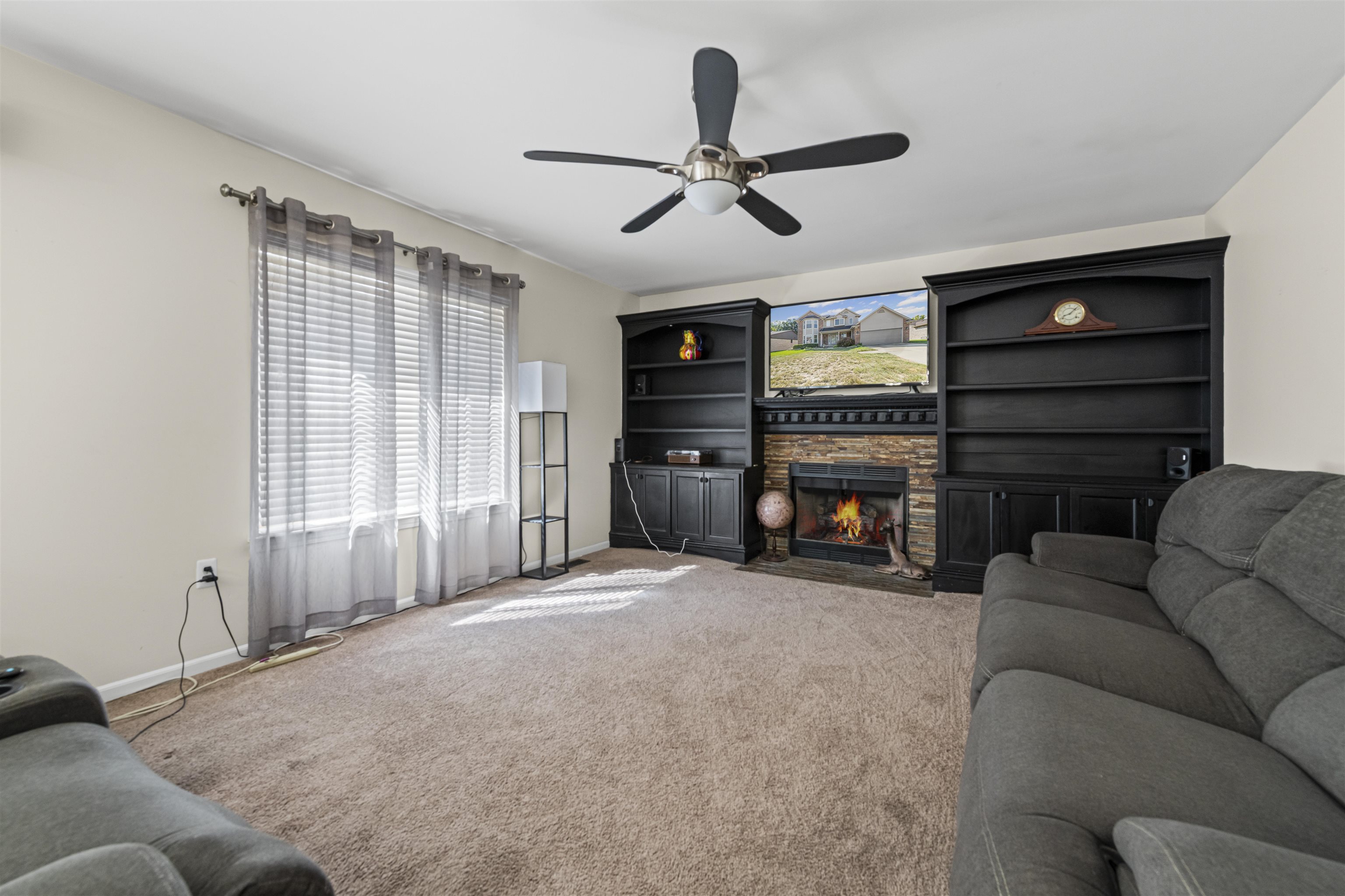 Clinton Township, Michigan 48036, United States, 3 Bedrooms Bedrooms, ,3 BathroomsBathrooms,Residential,Pending,210342