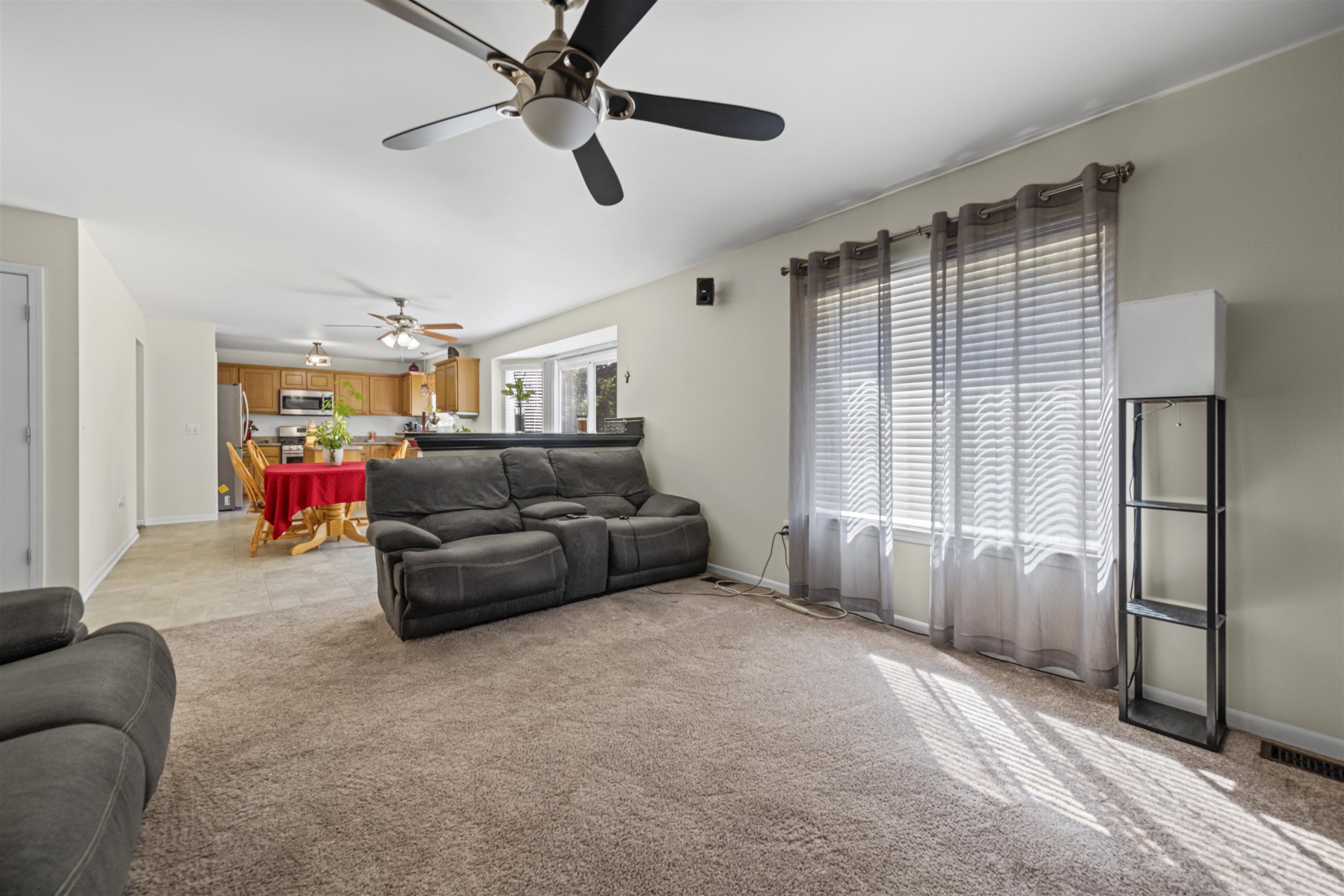 Clinton Township, Michigan 48036, United States, 3 Bedrooms Bedrooms, ,3 BathroomsBathrooms,Residential,Pending,210342