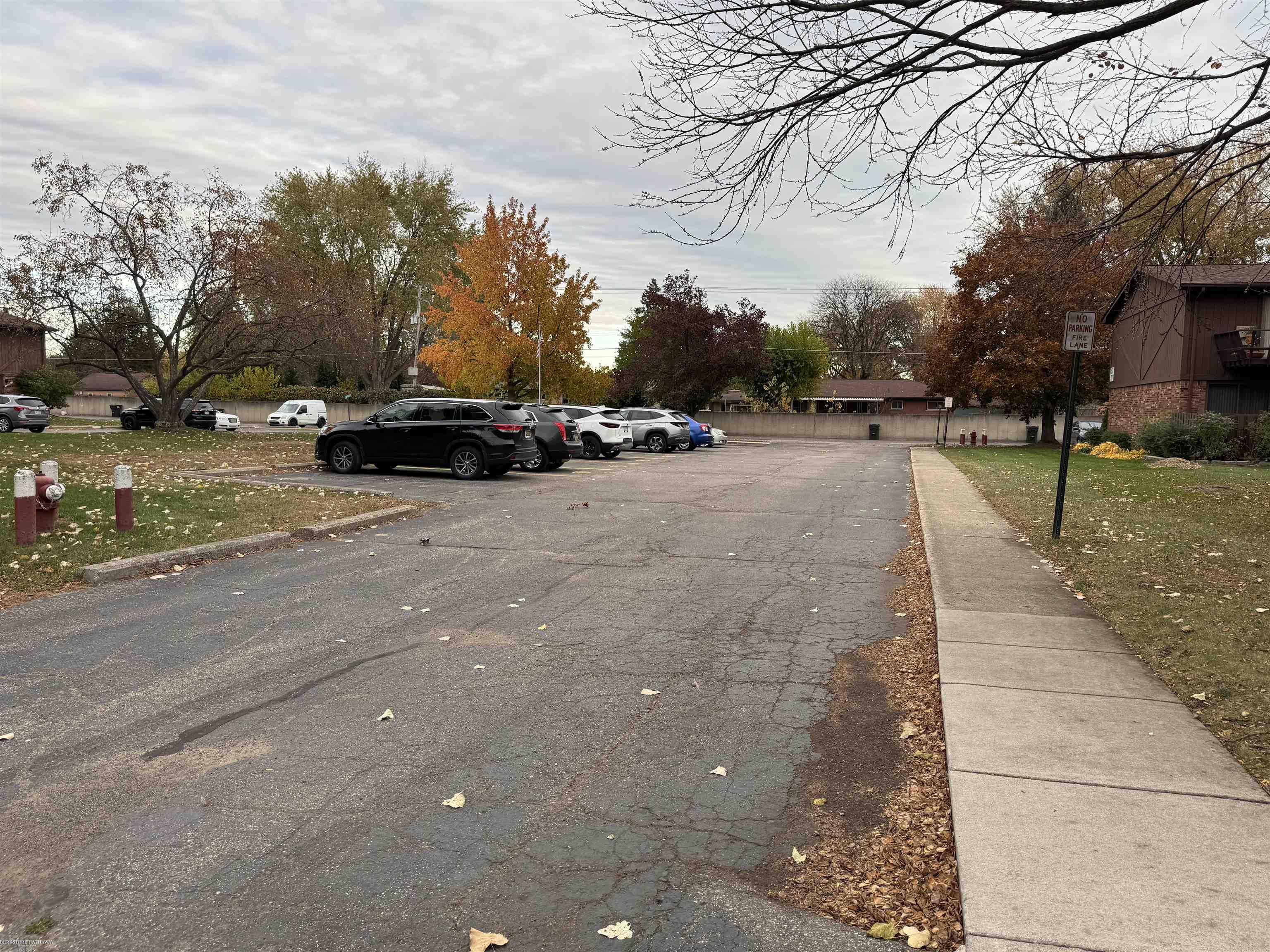 Sterling Heights, Michigan 48312, United States, 2 Bedrooms Bedrooms, ,2 BathroomsBathrooms,Residential,Pending,250651