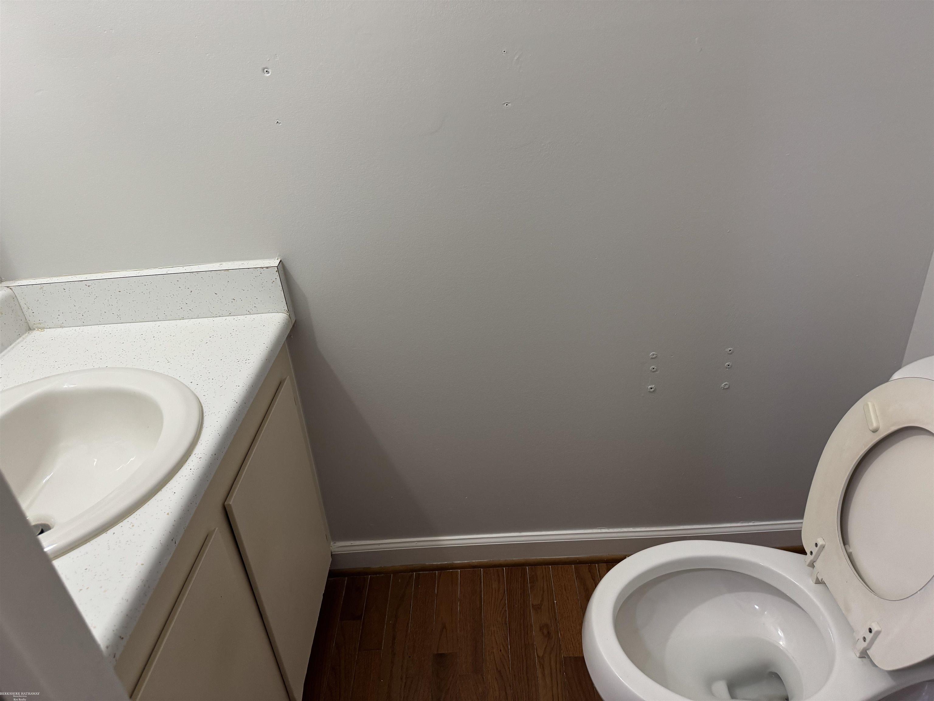 Sterling Heights, Michigan 48312, United States, 2 Bedrooms Bedrooms, ,2 BathroomsBathrooms,Residential,Pending,250651