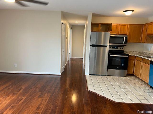 Fraser, Michigan 48026, United States, 2 Bedrooms Bedrooms, ,2 BathroomsBathrooms,Residential,Active,236812