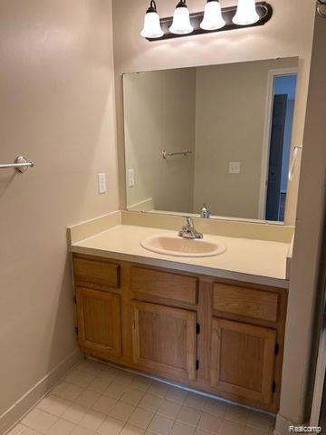 Fraser, Michigan 48026, United States, 2 Bedrooms Bedrooms, ,2 BathroomsBathrooms,Residential,Active,236812