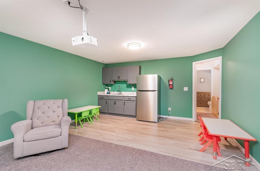 Midland, Michigan 48642, United States, 5 Bedrooms Bedrooms, ,3 BathroomsBathrooms,Residential,Active,234612