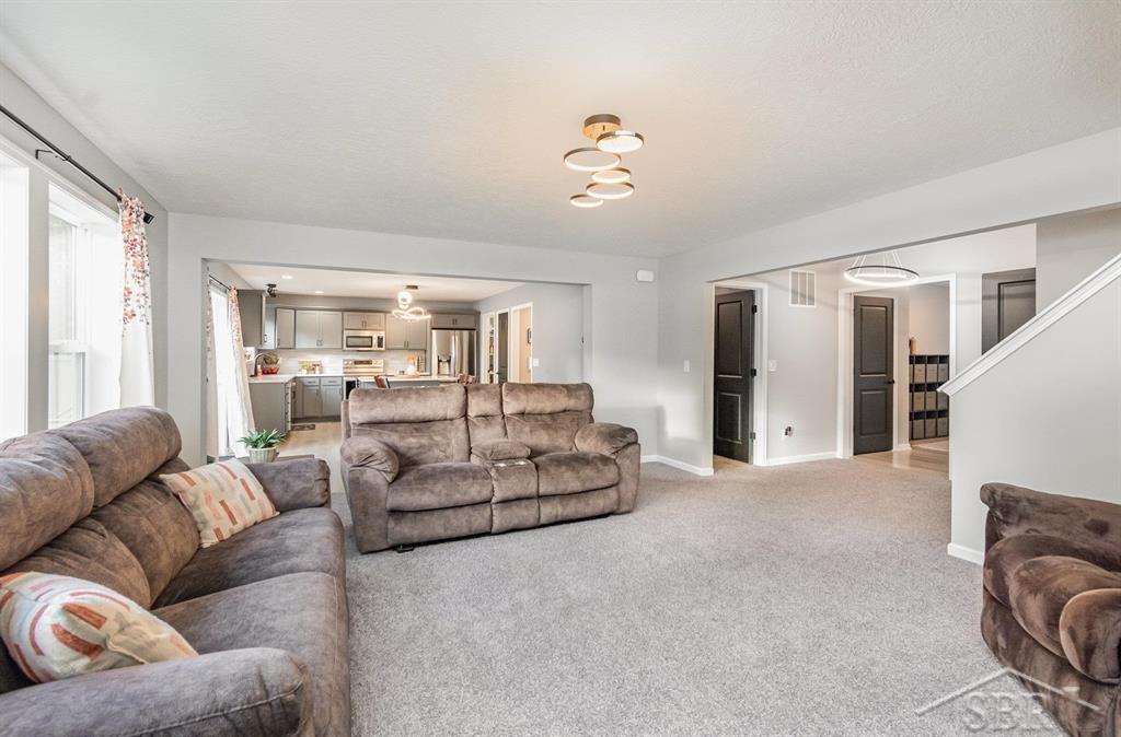 Midland, Michigan 48642, United States, 5 Bedrooms Bedrooms, ,3 BathroomsBathrooms,Residential,Active,234612