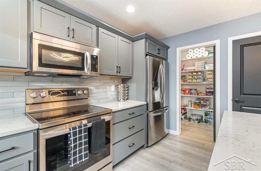 Midland, Michigan 48642, United States, 5 Bedrooms Bedrooms, ,3 BathroomsBathrooms,Residential,Active,234612