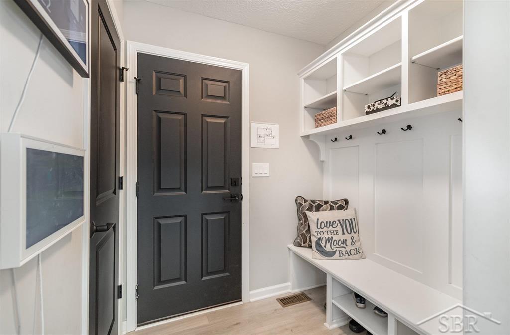 Midland, Michigan 48642, United States, 5 Bedrooms Bedrooms, ,3 BathroomsBathrooms,Residential,Active,234612