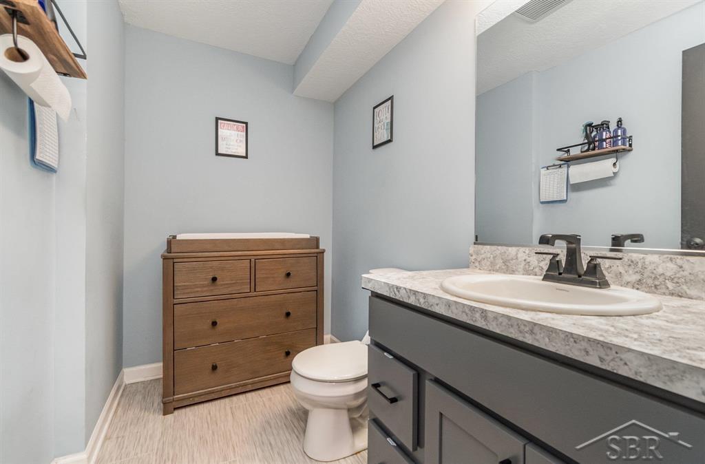 Midland, Michigan 48642, United States, 5 Bedrooms Bedrooms, ,3 BathroomsBathrooms,Residential,Active,234612