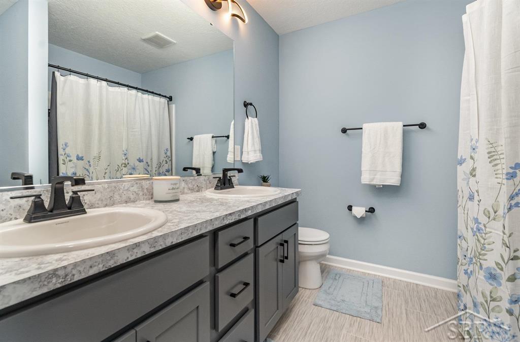 Midland, Michigan 48642, United States, 5 Bedrooms Bedrooms, ,3 BathroomsBathrooms,Residential,Active,234612