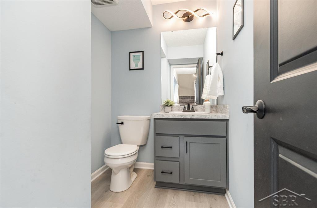 Midland, Michigan 48642, United States, 5 Bedrooms Bedrooms, ,3 BathroomsBathrooms,Residential,Active,234612