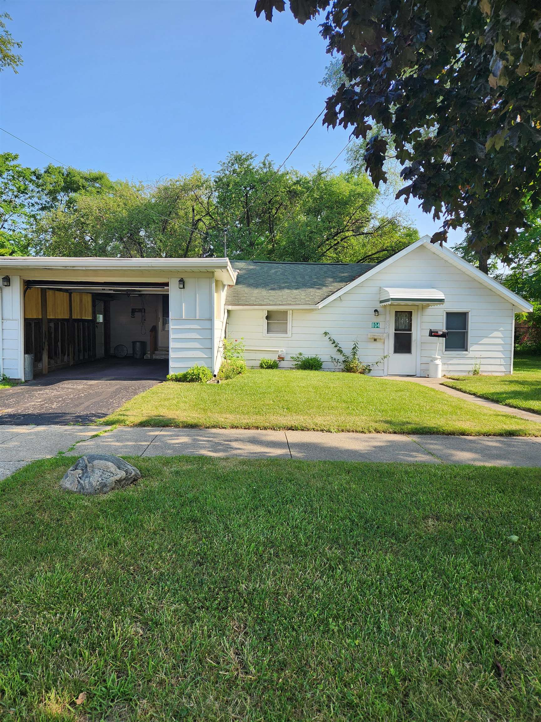 804 W Ivy Avenue