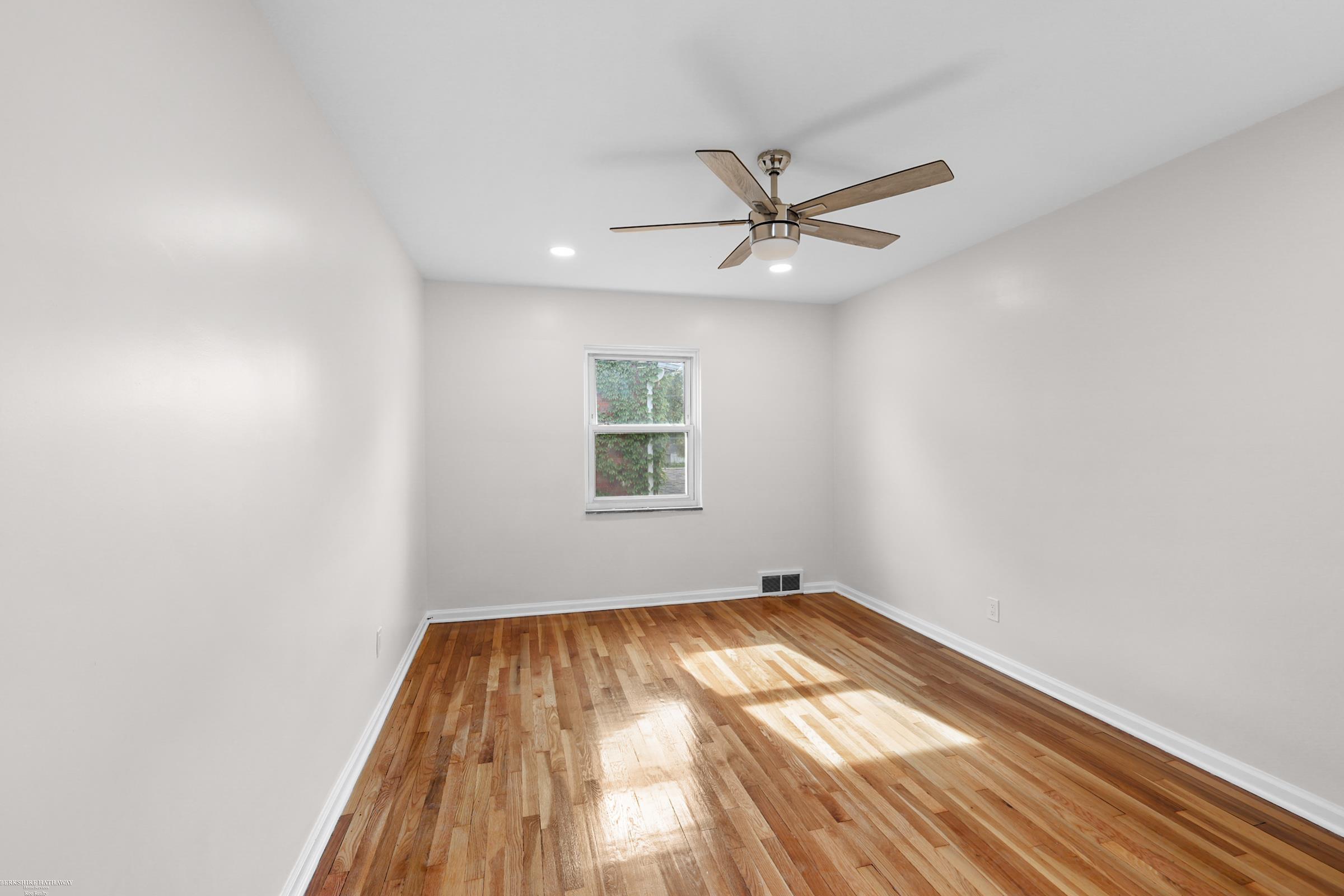 Detroit, Michigan 48235, United States, 3 Bedrooms Bedrooms, ,2 BathroomsBathrooms,Residential,Active,230893