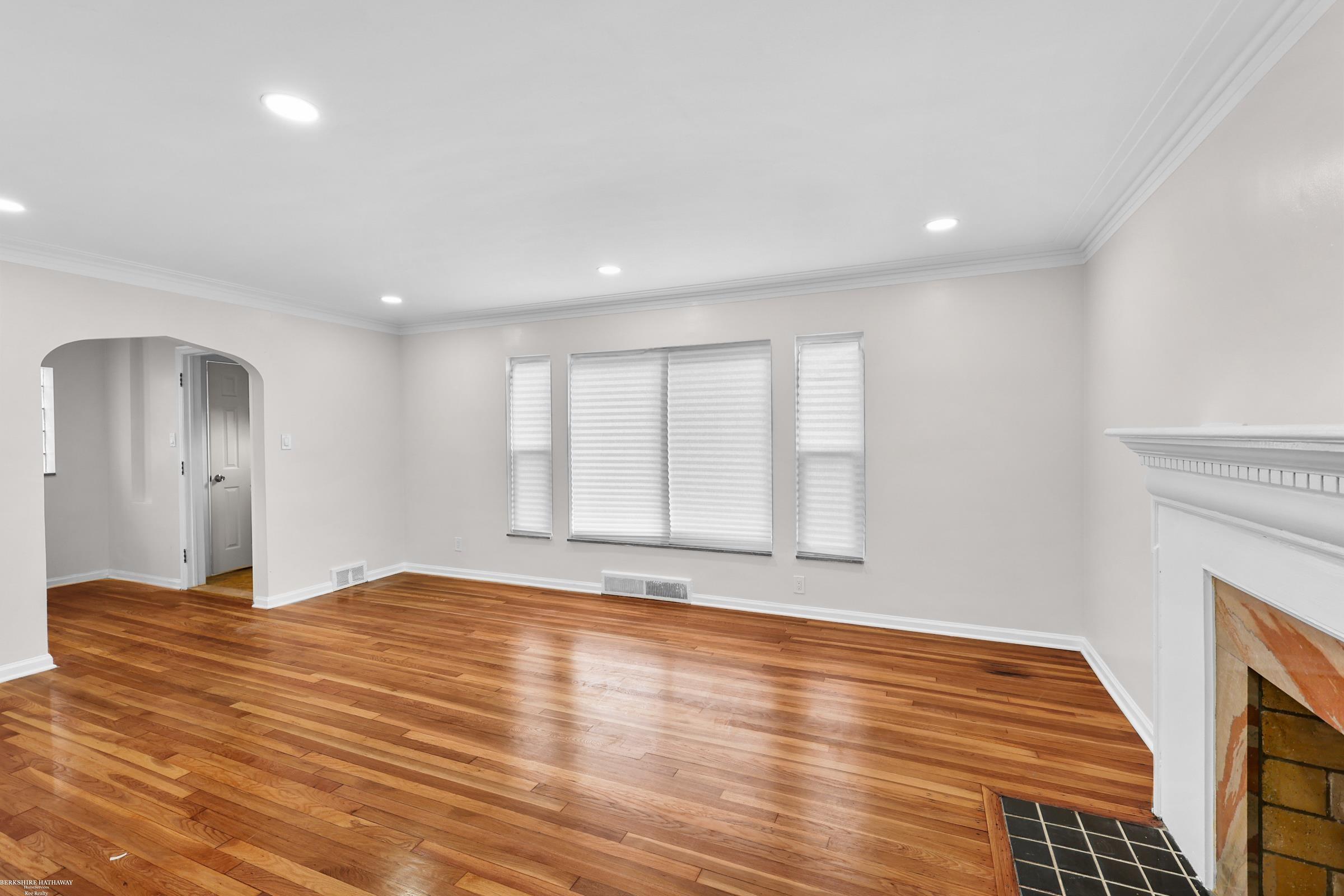 Detroit, Michigan 48235, United States, 3 Bedrooms Bedrooms, ,2 BathroomsBathrooms,Residential,Active,230893