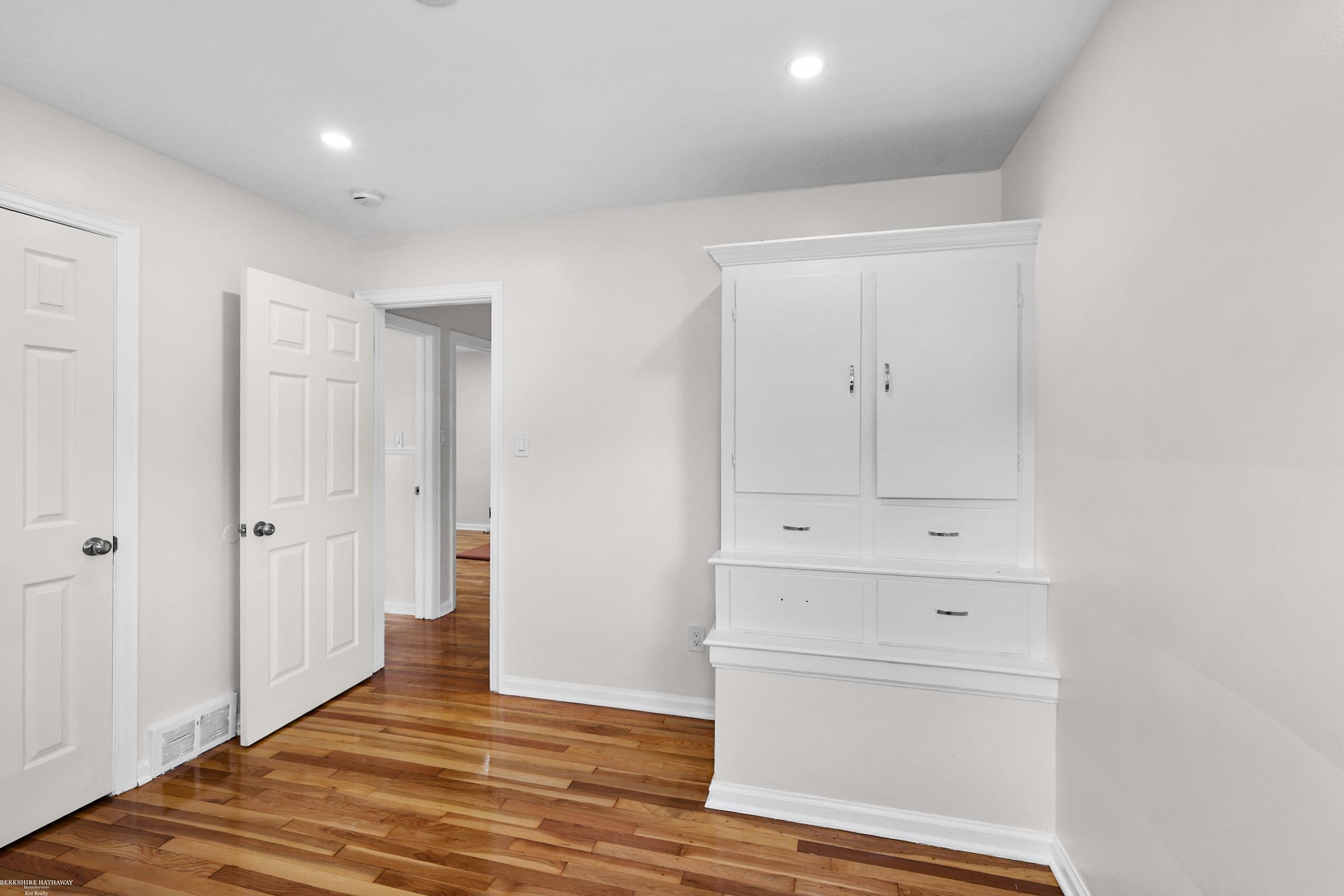 Detroit, Michigan 48235, United States, 3 Bedrooms Bedrooms, ,2 BathroomsBathrooms,Residential,Active,230893