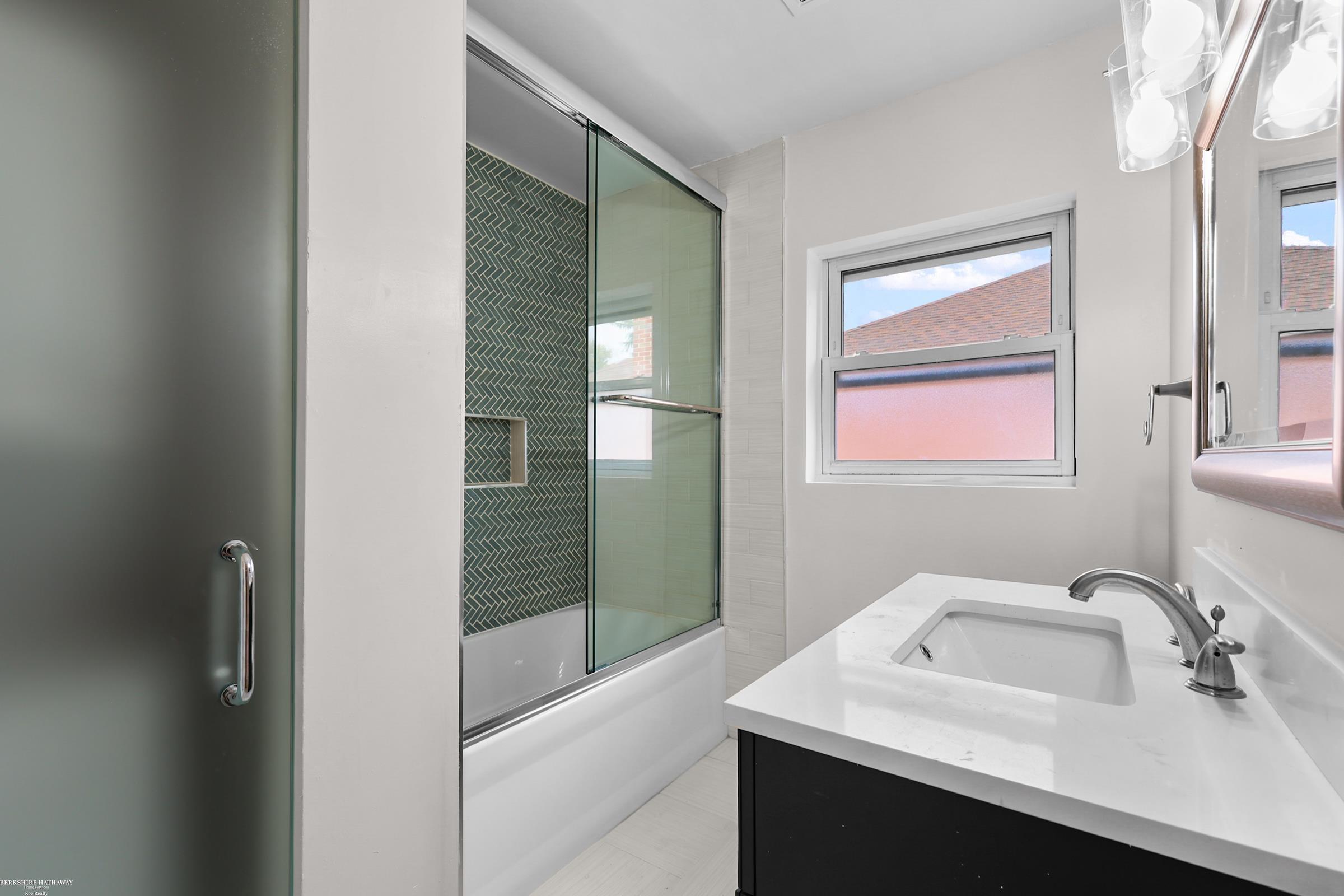 Detroit, Michigan 48235, United States, 3 Bedrooms Bedrooms, ,2 BathroomsBathrooms,Residential,Active,230893