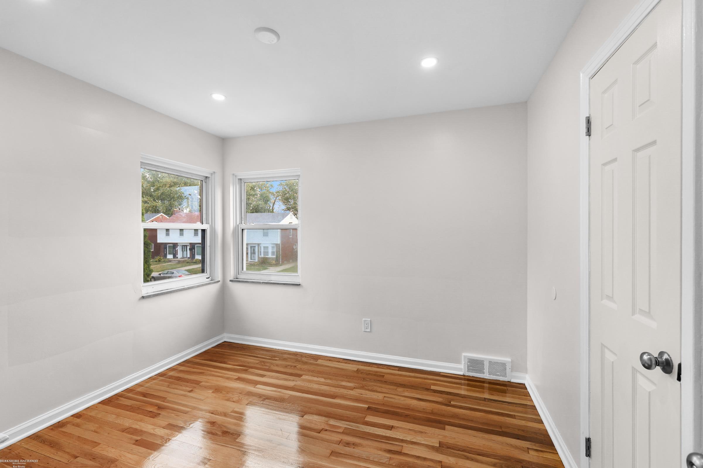 Detroit, Michigan 48235, United States, 3 Bedrooms Bedrooms, ,2 BathroomsBathrooms,Residential,Active,230893