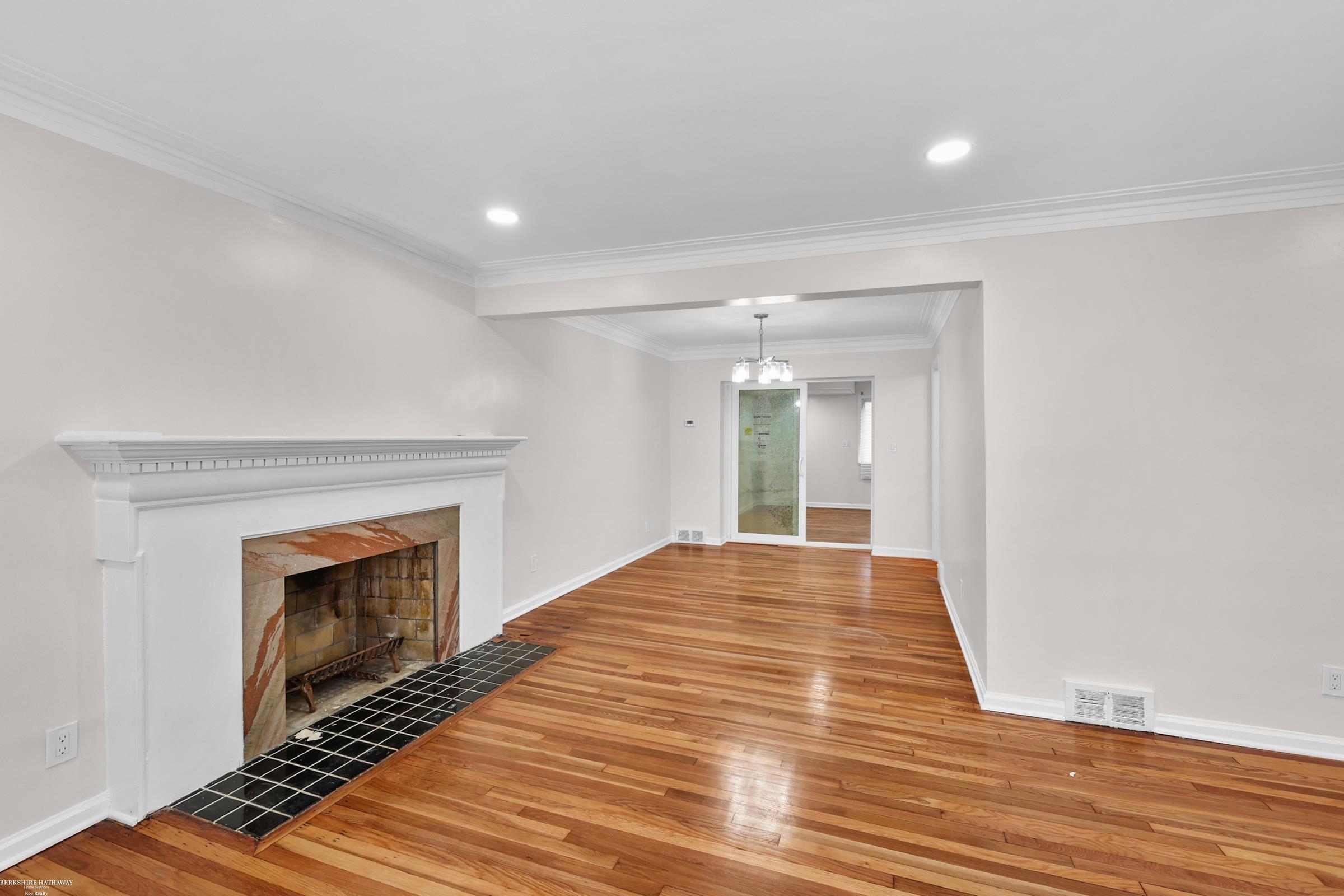 Detroit, Michigan 48235, United States, 3 Bedrooms Bedrooms, ,2 BathroomsBathrooms,Residential,Active,230893