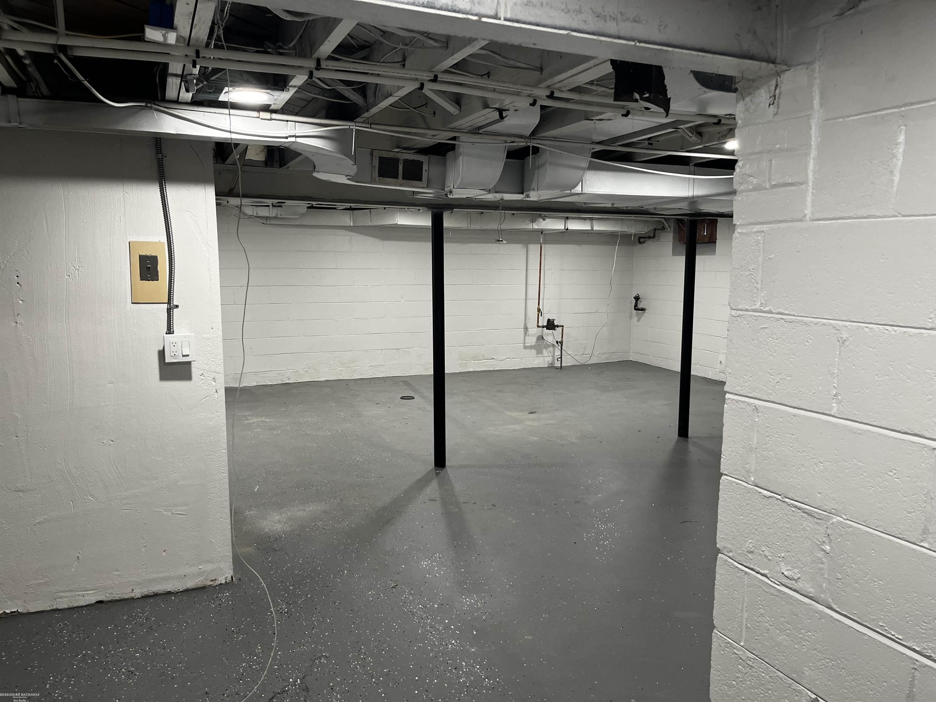 Detroit, Michigan 48235, United States, 3 Bedrooms Bedrooms, ,2 BathroomsBathrooms,Residential,Active,230893