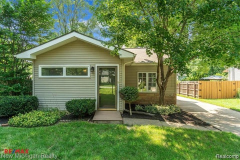 Photo of 3262 Edgemere Street, Commerce Twp, MI 48382 (MLS # 61012077)