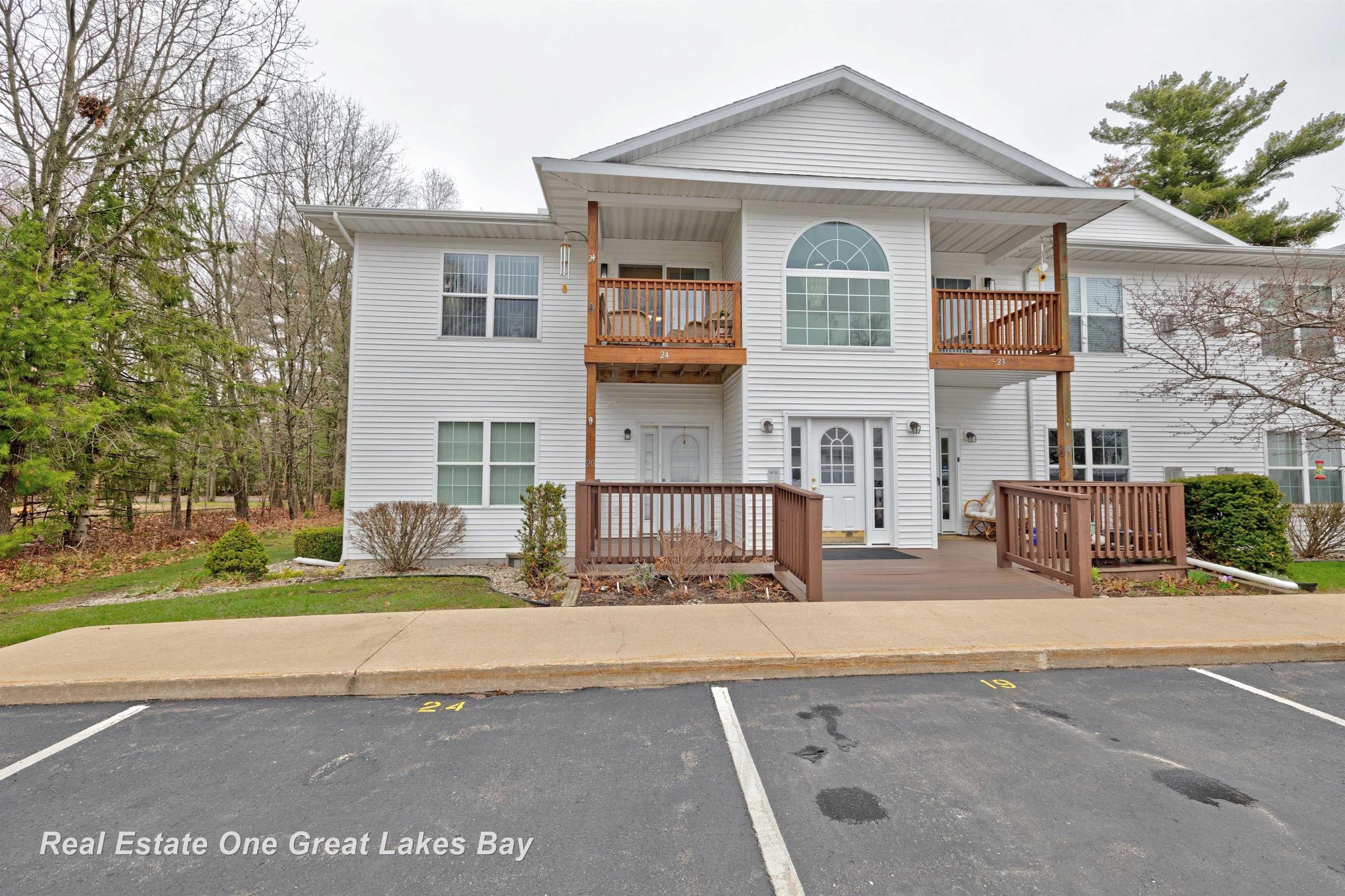 1015 E Lincoln Street 24