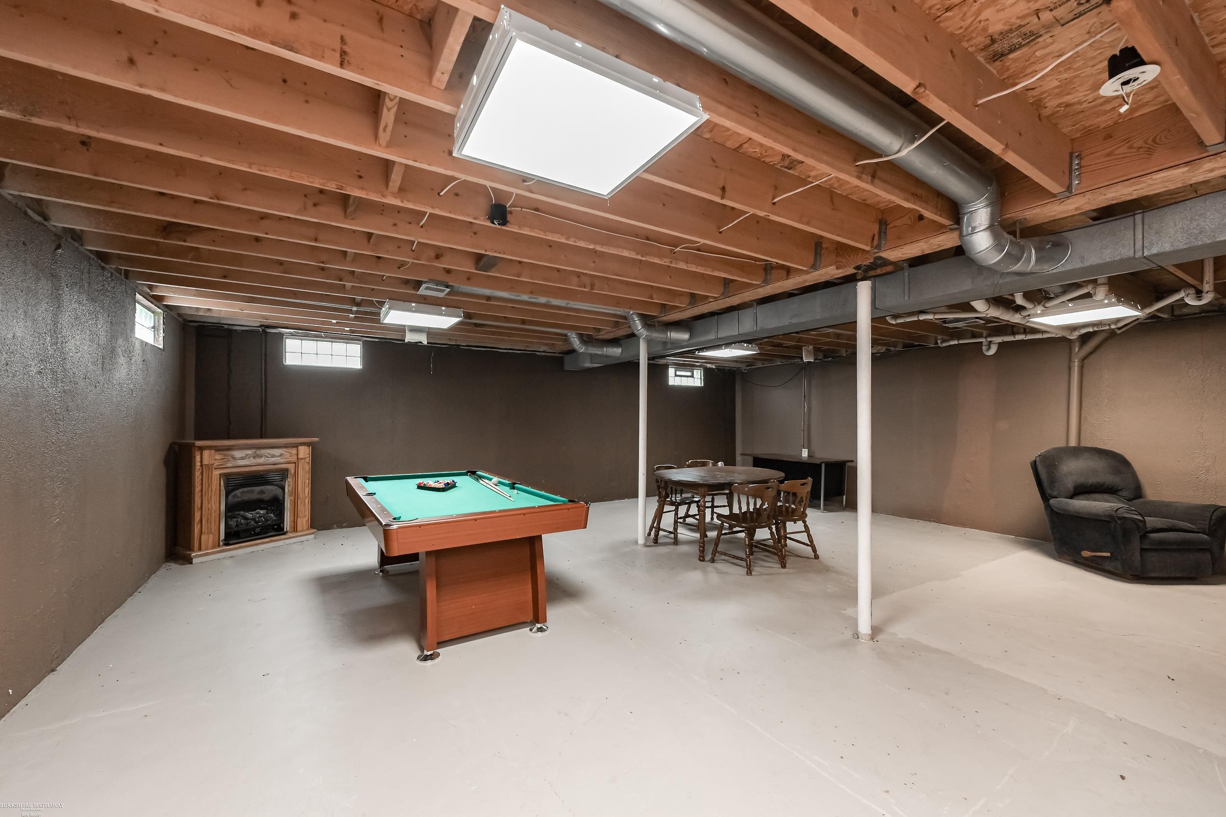 Macomb Twp, Michigan 48044, United States, 3 Bedrooms Bedrooms, ,3 BathroomsBathrooms,Residential,Pending,202044