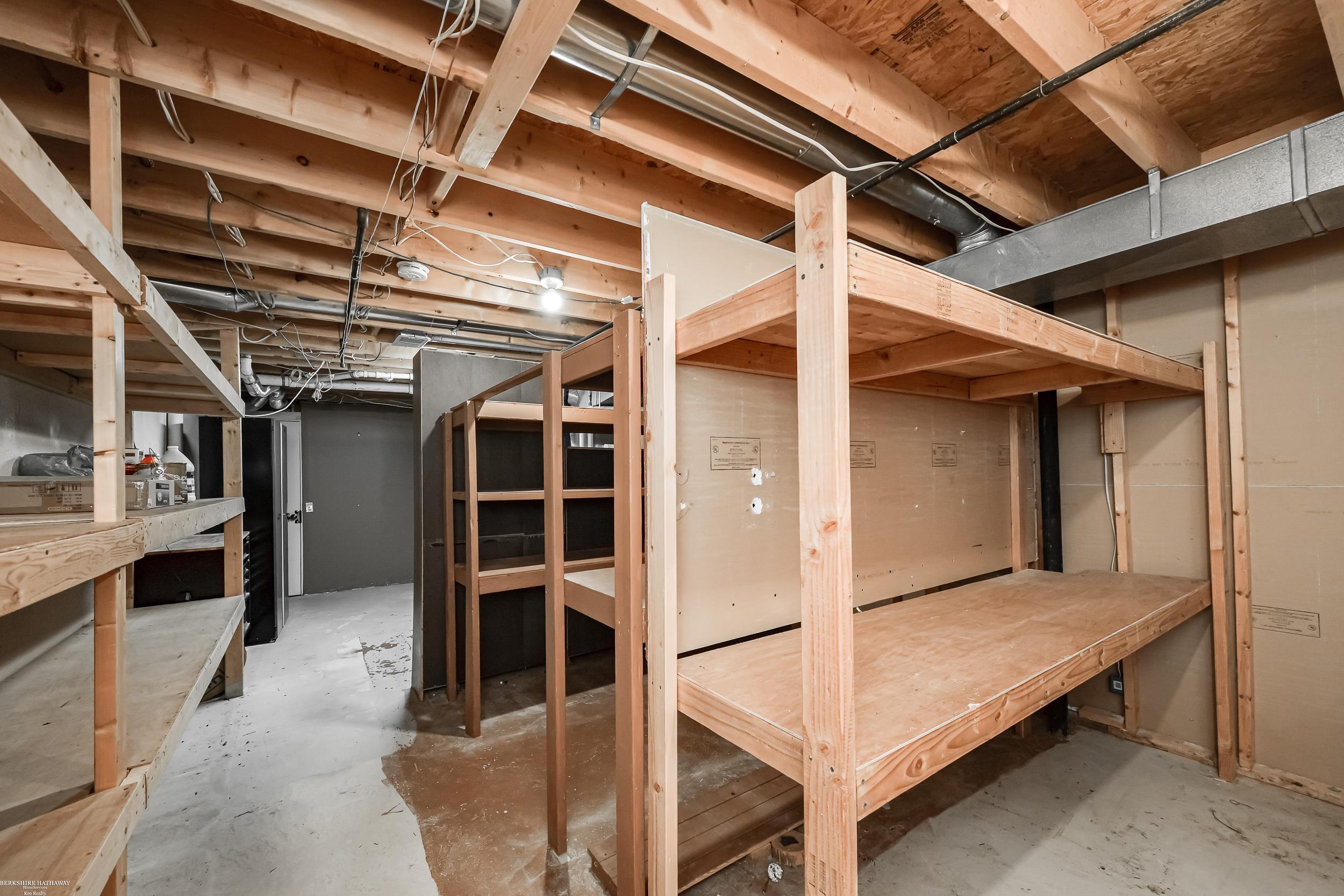 Macomb Twp, Michigan 48044, United States, 3 Bedrooms Bedrooms, ,3 BathroomsBathrooms,Residential,Pending,202044