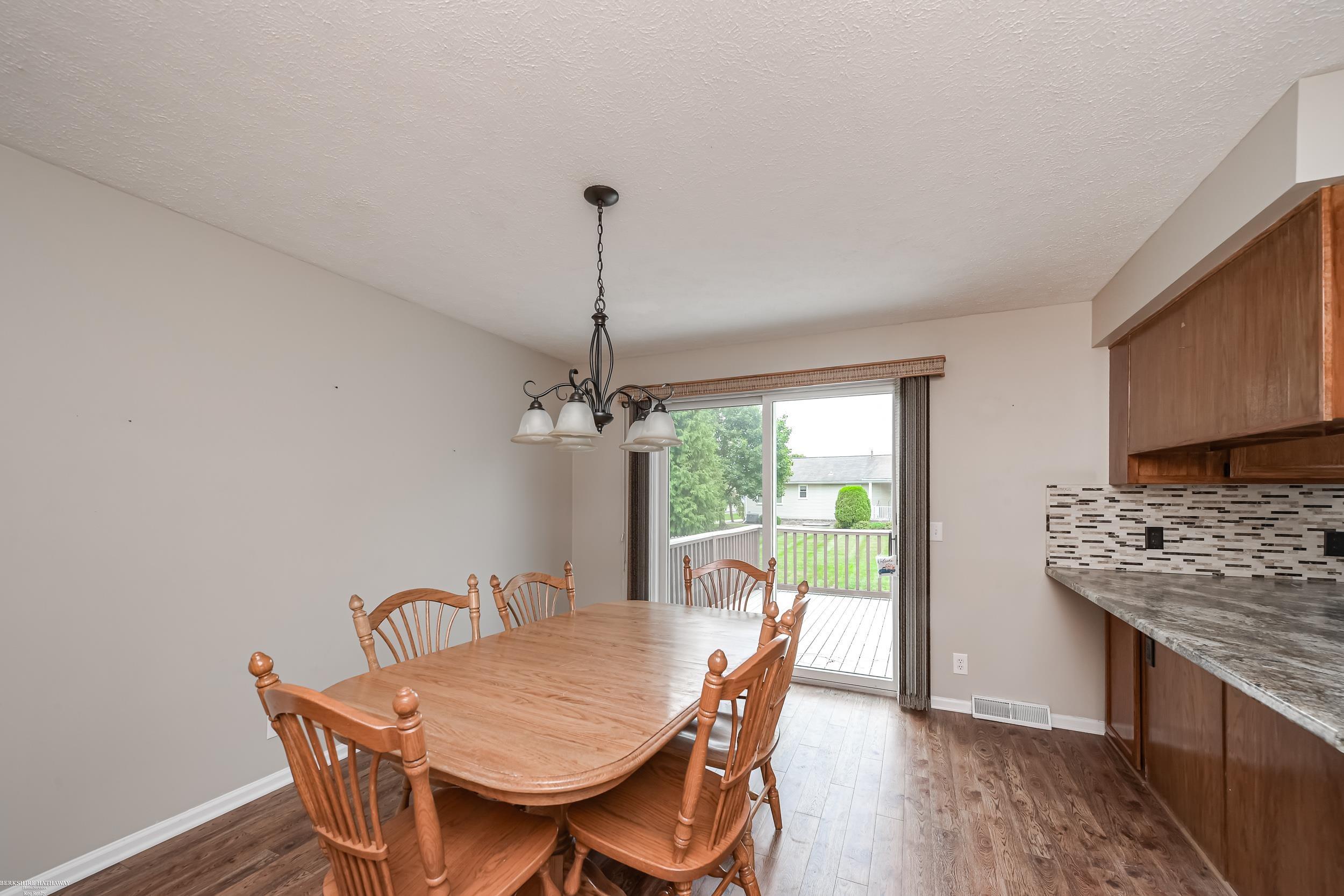 Macomb Twp, Michigan 48044, United States, 3 Bedrooms Bedrooms, ,3 BathroomsBathrooms,Residential,Pending,202044