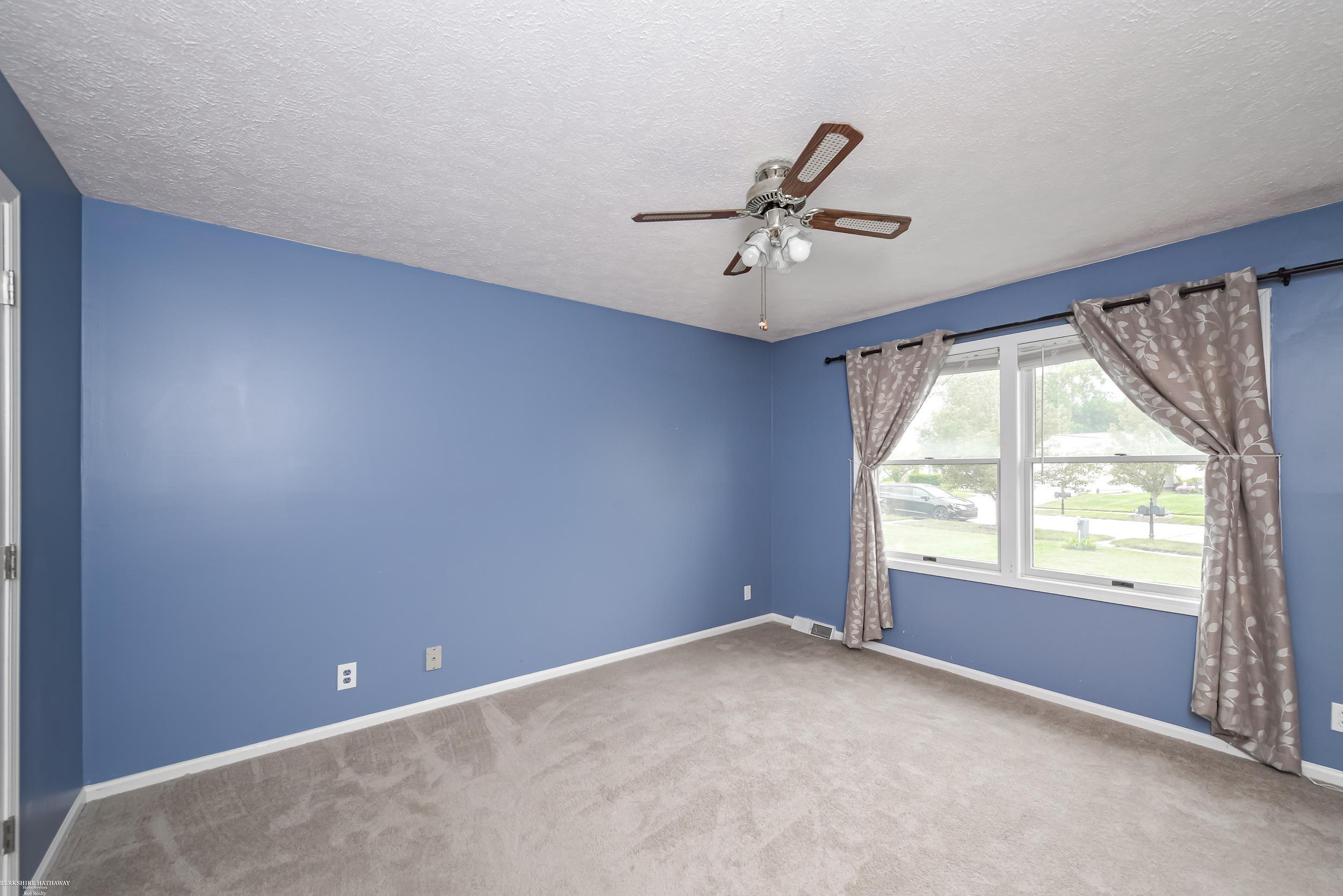 Macomb Twp, Michigan 48044, United States, 3 Bedrooms Bedrooms, ,3 BathroomsBathrooms,Residential,Pending,202044