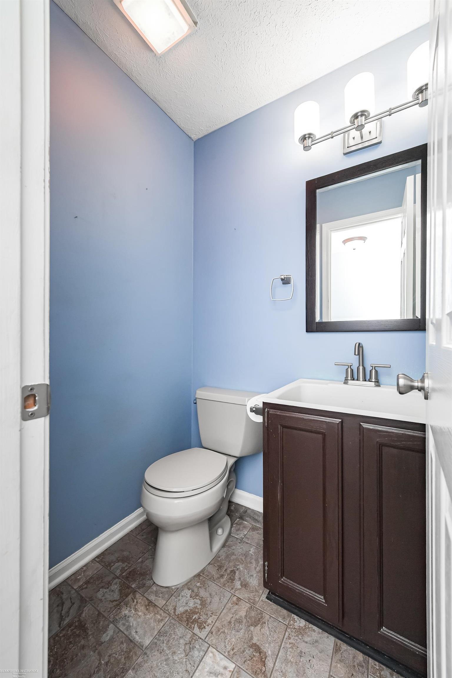 Macomb Twp, Michigan 48044, United States, 3 Bedrooms Bedrooms, ,3 BathroomsBathrooms,Residential,Pending,202044