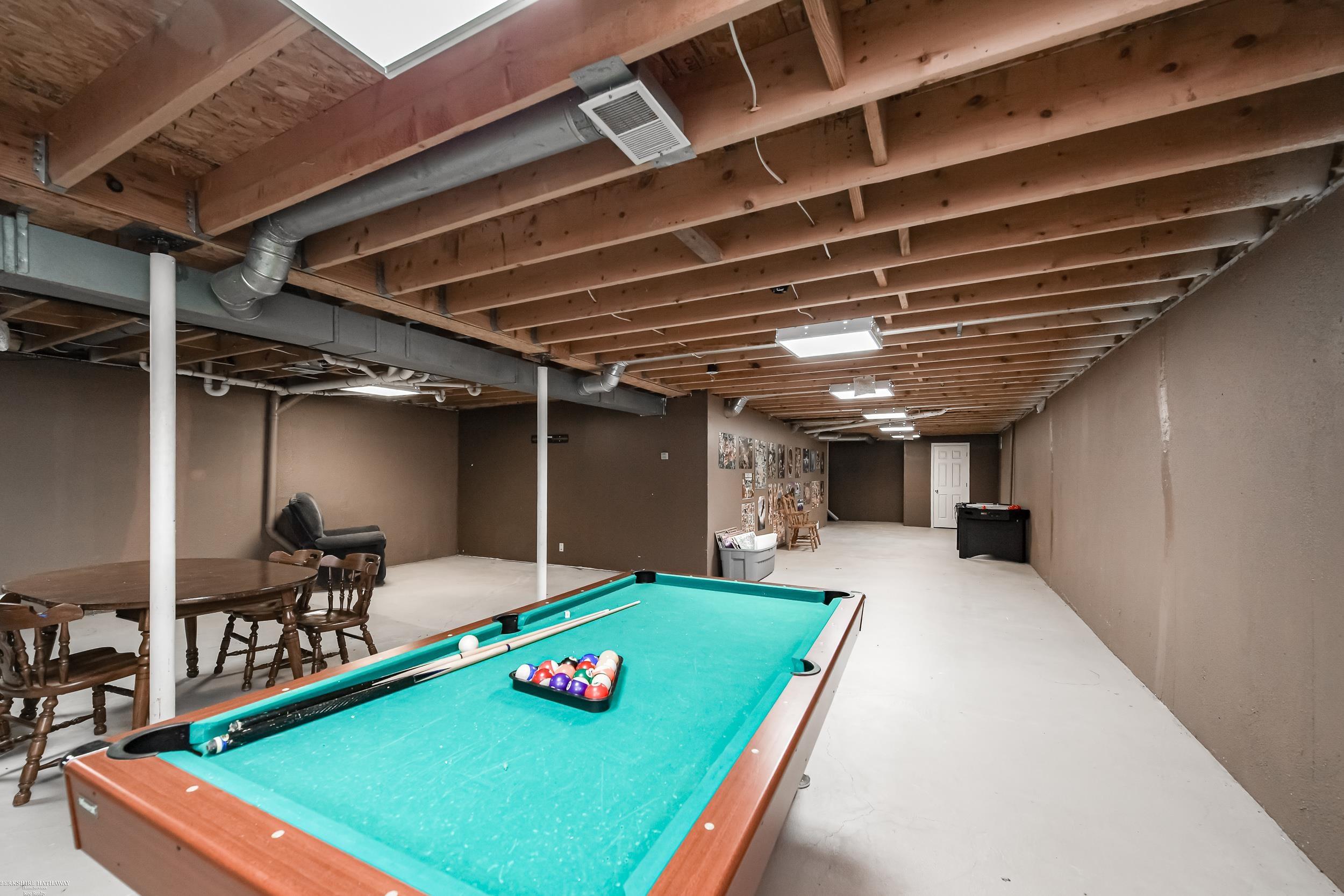 Macomb Twp, Michigan 48044, United States, 3 Bedrooms Bedrooms, ,3 BathroomsBathrooms,Residential,Pending,202044