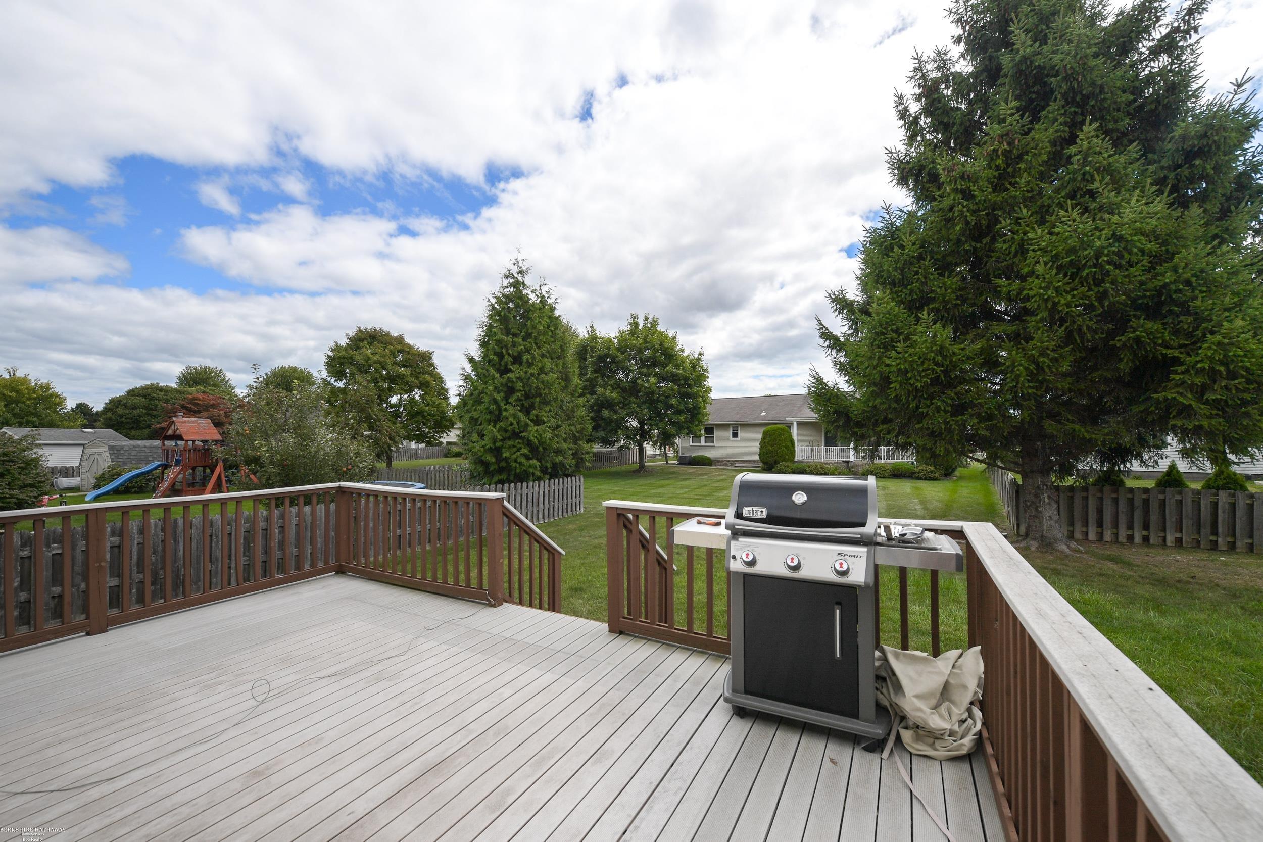 Macomb Twp, Michigan 48044, United States, 3 Bedrooms Bedrooms, ,3 BathroomsBathrooms,Residential,Pending,202044