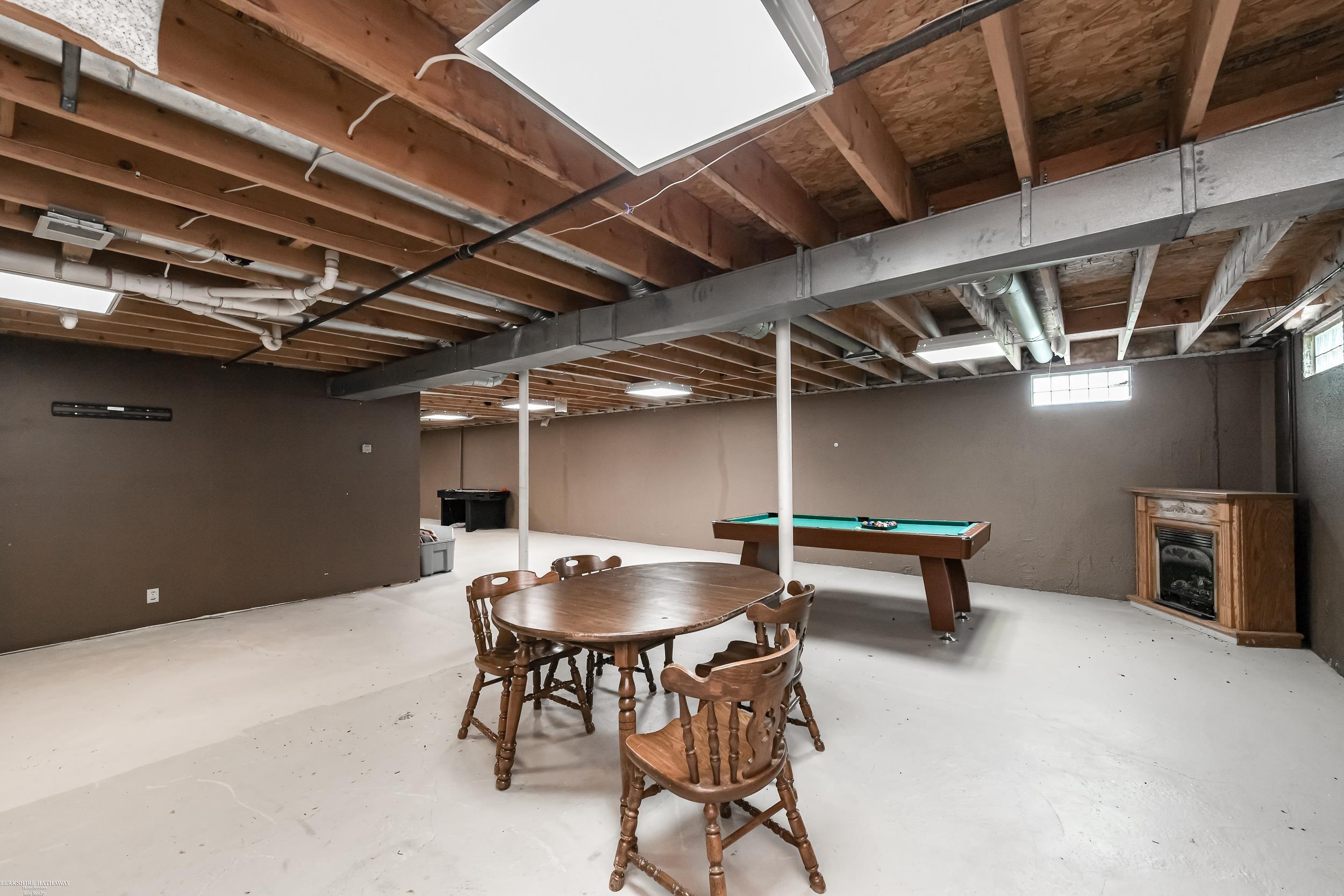 Macomb Twp, Michigan 48044, United States, 3 Bedrooms Bedrooms, ,3 BathroomsBathrooms,Residential,Pending,202044