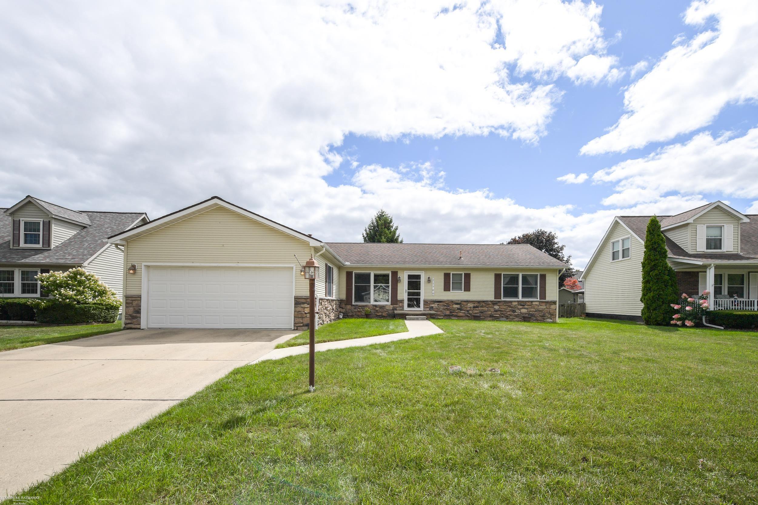 Macomb Twp, Michigan 48044, United States, 3 Bedrooms Bedrooms, ,3 BathroomsBathrooms,Residential,Pending,202044