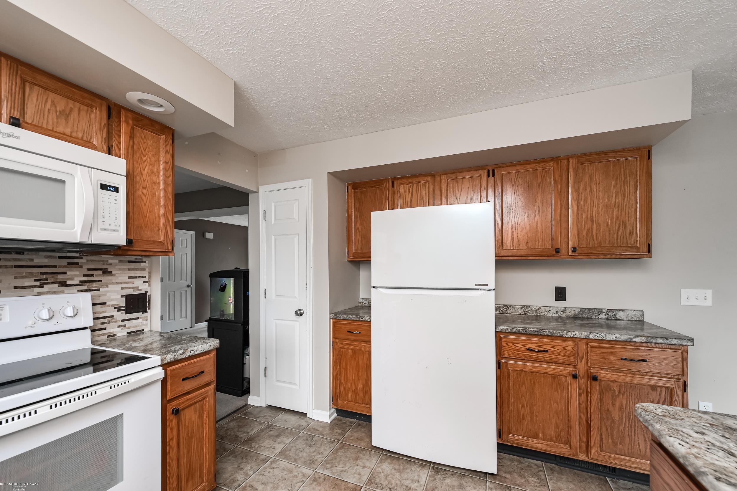 Macomb Twp, Michigan 48044, United States, 3 Bedrooms Bedrooms, ,3 BathroomsBathrooms,Residential,Pending,202044