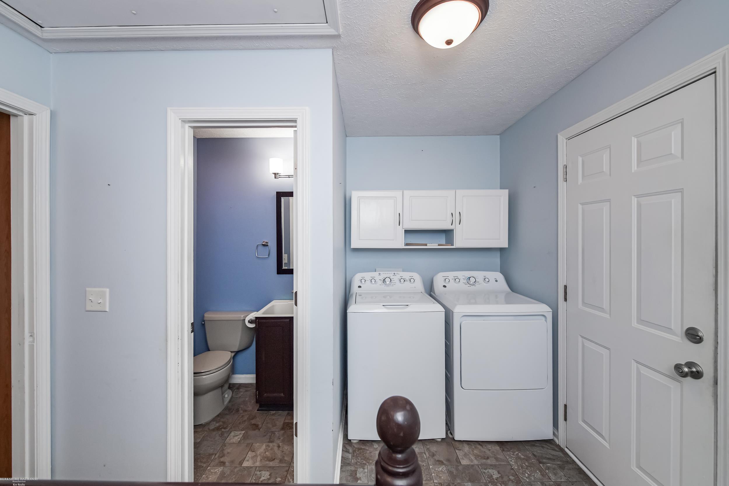 Macomb Twp, Michigan 48044, United States, 3 Bedrooms Bedrooms, ,3 BathroomsBathrooms,Residential,Pending,202044