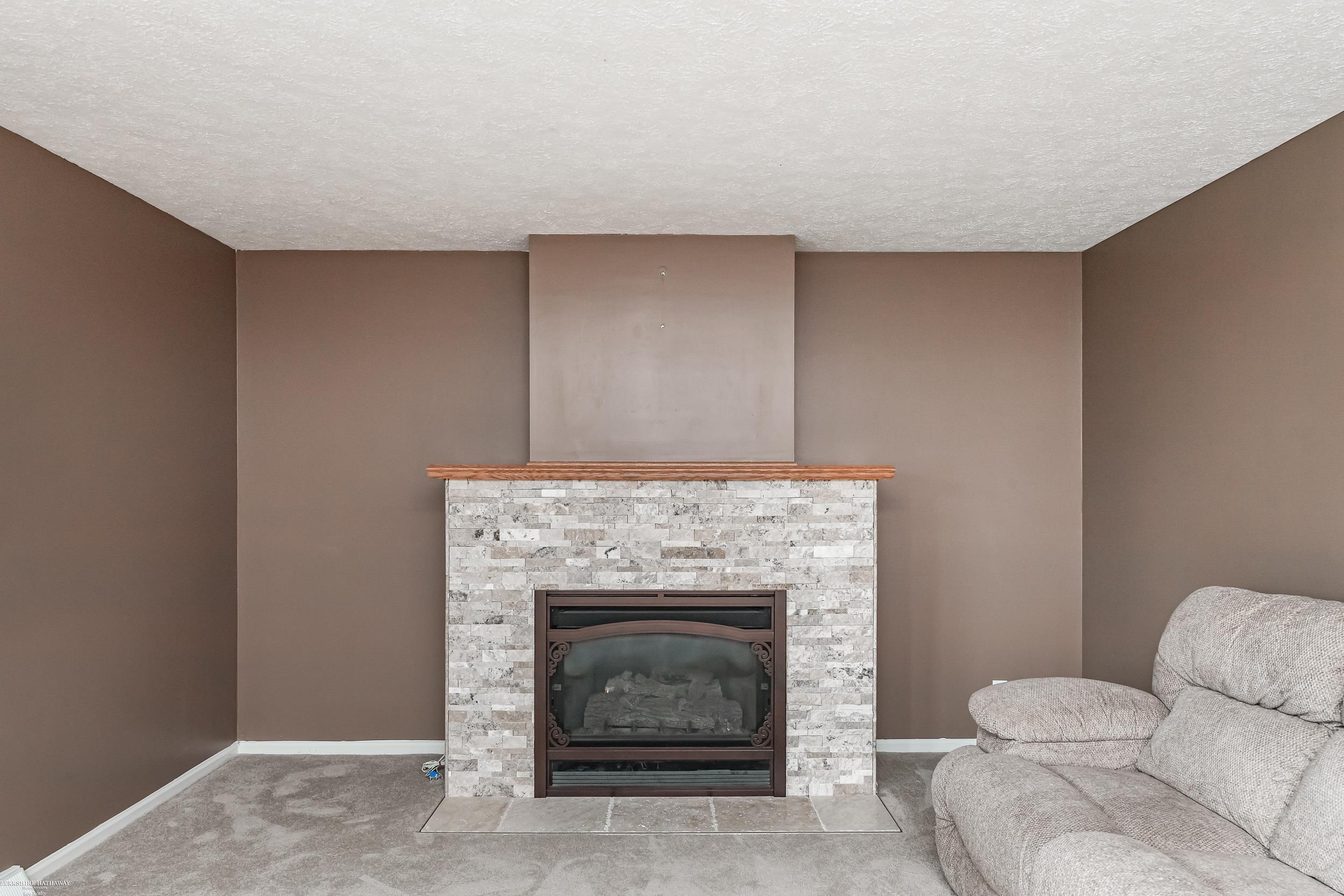 Macomb Twp, Michigan 48044, United States, 3 Bedrooms Bedrooms, ,3 BathroomsBathrooms,Residential,Pending,202044