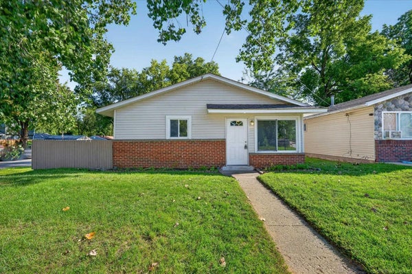 806 BLAINE AVE, PONTIAC, MI 48340 - Image 60bc8d17e6bbd8e6a14f19dc28f65224/4077744048