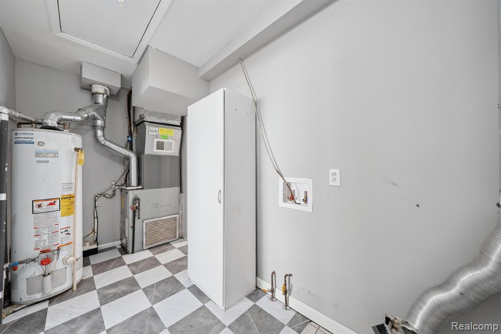 Madison Heights, Michigan 48071, United States, 3 Bedrooms Bedrooms, ,2 BathroomsBathrooms,Residential,Pending,209846