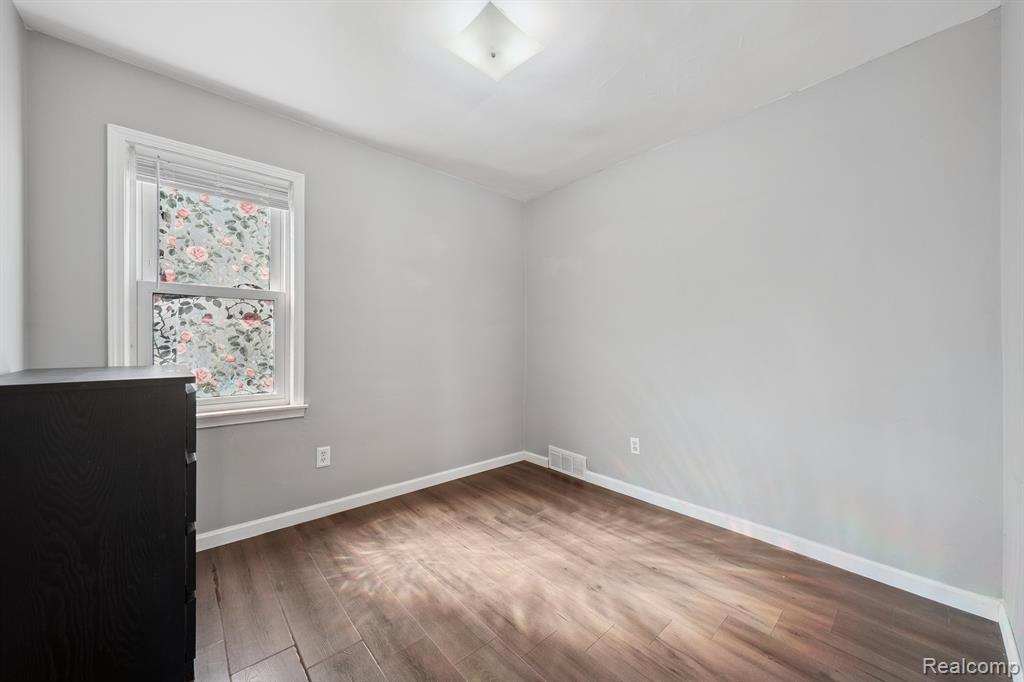 Madison Heights, Michigan 48071, United States, 3 Bedrooms Bedrooms, ,2 BathroomsBathrooms,Residential,Pending,209846